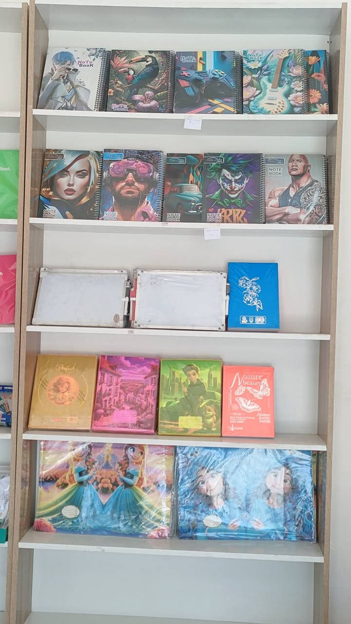 السلام عليكم مكتبه للبيع الاغراض كلها جديده العنوان كربلاء قرب مرقد الحر السعر مليونين وبيها مجال الشراي يتفضل خاص او يتصل على الرقم ***********
