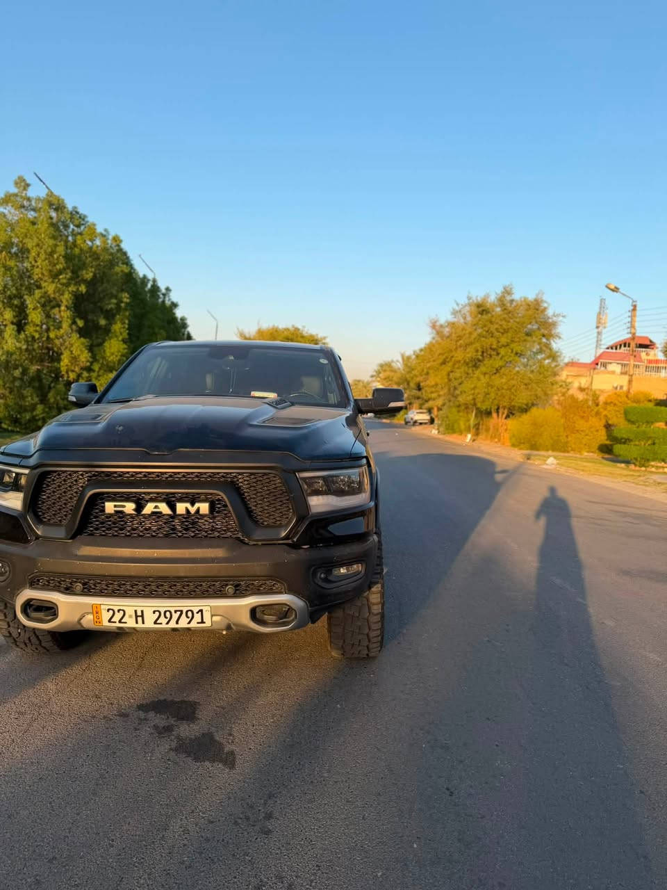رام ريبل 2022  
وارد أمريكي كلين فقط مفتوحه غراضه وراجعه نفسه داخل السياره احمر بلادي 
رقم أربيل السياره مضلل مع كتاب تضليل 
العداد 58 الف 
المحرك V8 5.7L
شاشة كبيرة 12 إنچ
نظام ملاحة GPS
المصابيح الأمامية زينون
كشافات الضباب زينون
المصابيح الأمامية LED
المصابيح الخلفية LED
نقطة عمياء
دخول ذكي بصمة
تشغيل عن بعد
مقاعد رياضية جلد خاصة لنسخة REBEL
مقعد السائق كهربائي
مقعد الراكب كهربائي
كاربون فايبر
تدفئة مقاعد
تدفئة ستيرن
حساسات أمامية
حساسات خلفية
كاميرا خلفية
دوسات جانبية
مكيف خلفي
ويلات مع إطارات مخصصة للطرق الوعرة
المرايا الجانبية قابلة للطي كهربائياً
إمكانية تعديل ارتفاع دواسات البنزين والبريك كهربائياً
هاند بريك كهربائي السياره عليه تخم تاير جديد وعليه إضافات هوايه ويل ودرع السياره باسمي تحويل مباشر  السعر اتصل او راسلني واتس 
مكاني : بغداد حي الجامعه ***********
