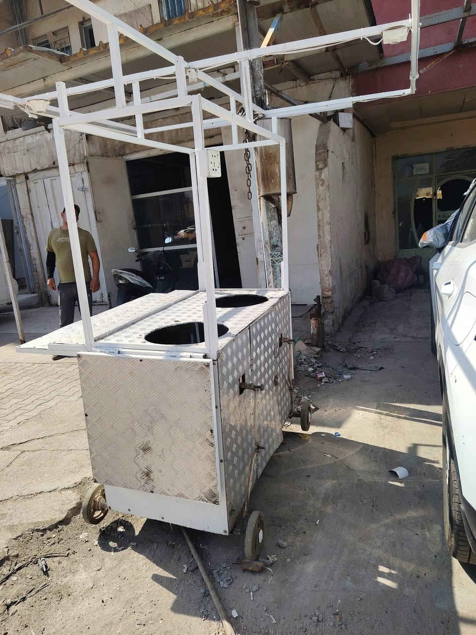 عربانه لبلبي وباقلاء للبيع
 نضيفه اخت الجديده بيها جام خانه وعارضه مال بطاله كهربائياات كامله ب400 وبيها مجال بسيط
بغداد قرب جسر الطالبيه 
***********
