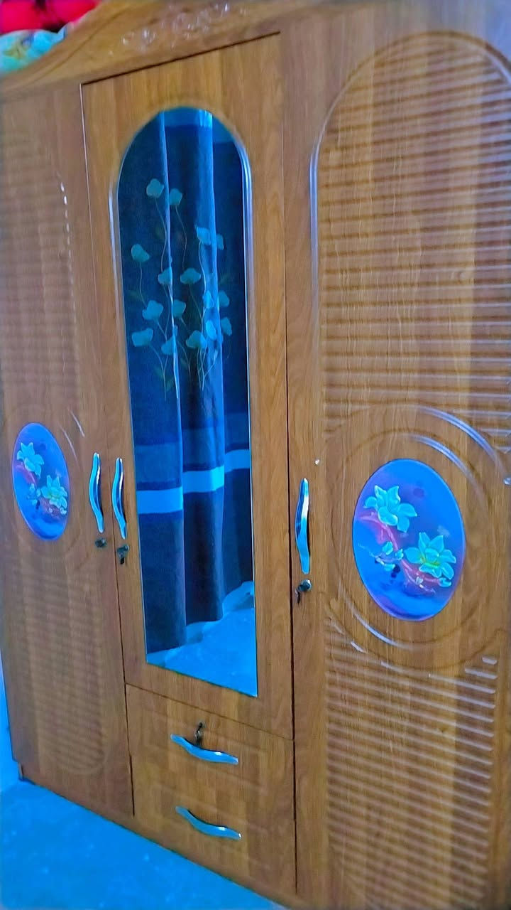 يالله الكنتور متر او نص والبوفيه مترين او نص
ثنينهن بيعه وحده 200 الف نظيفات كلش بدون
ضرر الشراي يتصل ***********
