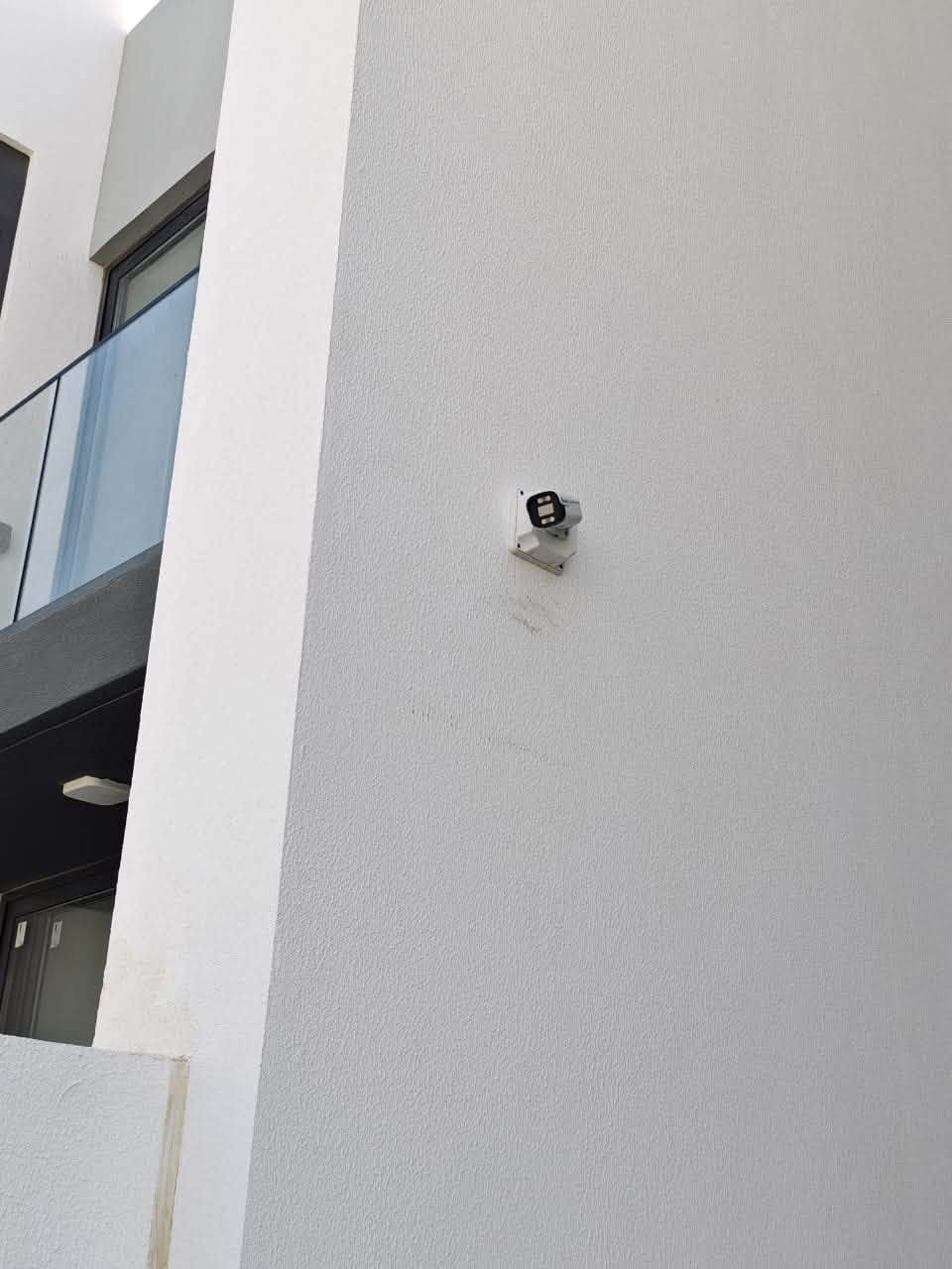 🏡 للإيجار – منزل حديث في مجمع البدور كاردنز / بغداد
منزل جاهز للسكن بموقع هادئ داخل المجمع، يجمع بين المساحات العملية والتجهيزات الحديثة لتوفير الراحة والأمان.

📐 المساحة: 200 م²

🏘️ طابقان – الصنف D (قياسي)

✨ تفاصيل المنزل:

• 4 غرف نوم

• صالة استقبال ومعيشة واسعة

• غرفة طعام مستقلة

• مطبخ

• 4 حمامات

• غرفة غسيل مستقلة

• مخزن

• كراج للسيارة

• حديقة أمامية وحديقة خلفية صغيرة

🔐 تجهيزات الأمان والراحة:

• حاكية (إنتركم) وكاميرات مراقبة

• باب قاصة للمنزل بمفتاح إلكتروني

• حساس غاز وحساس أمني

• استبدال جميع البلكات الكهربائية بأخرى زجاجية بتصميم عصري

• 10 بلكات سمارت للتحكم الذكي

• منظومة ستلايت تدعم فتح القنوات المشفرة

🌿 بيئة سكنية آمنة وخدمات متكاملة داخل المجمع، مع موقع هادئ يناسب السكن العائلي.

الايجار مليونان

للتواصل

+964 790 185 9255
