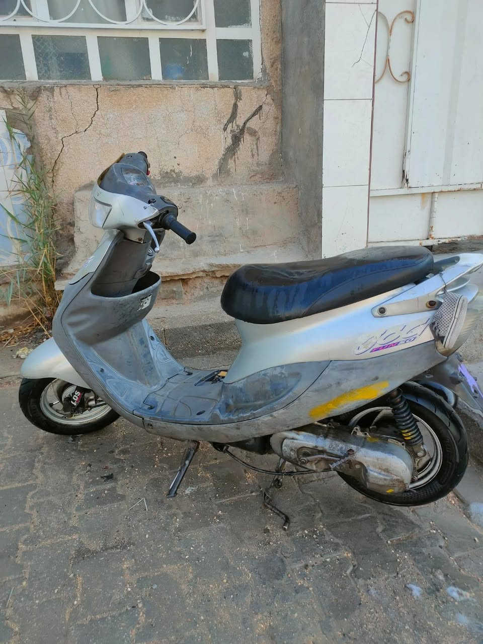 السلام عليكم دراجه بيجي ام 7زروف مكينه بلاديه مامفتوحه تمشي 80 فول دراجه شلعه ومعدل السعر 350وبيه مجال بصيط***********
