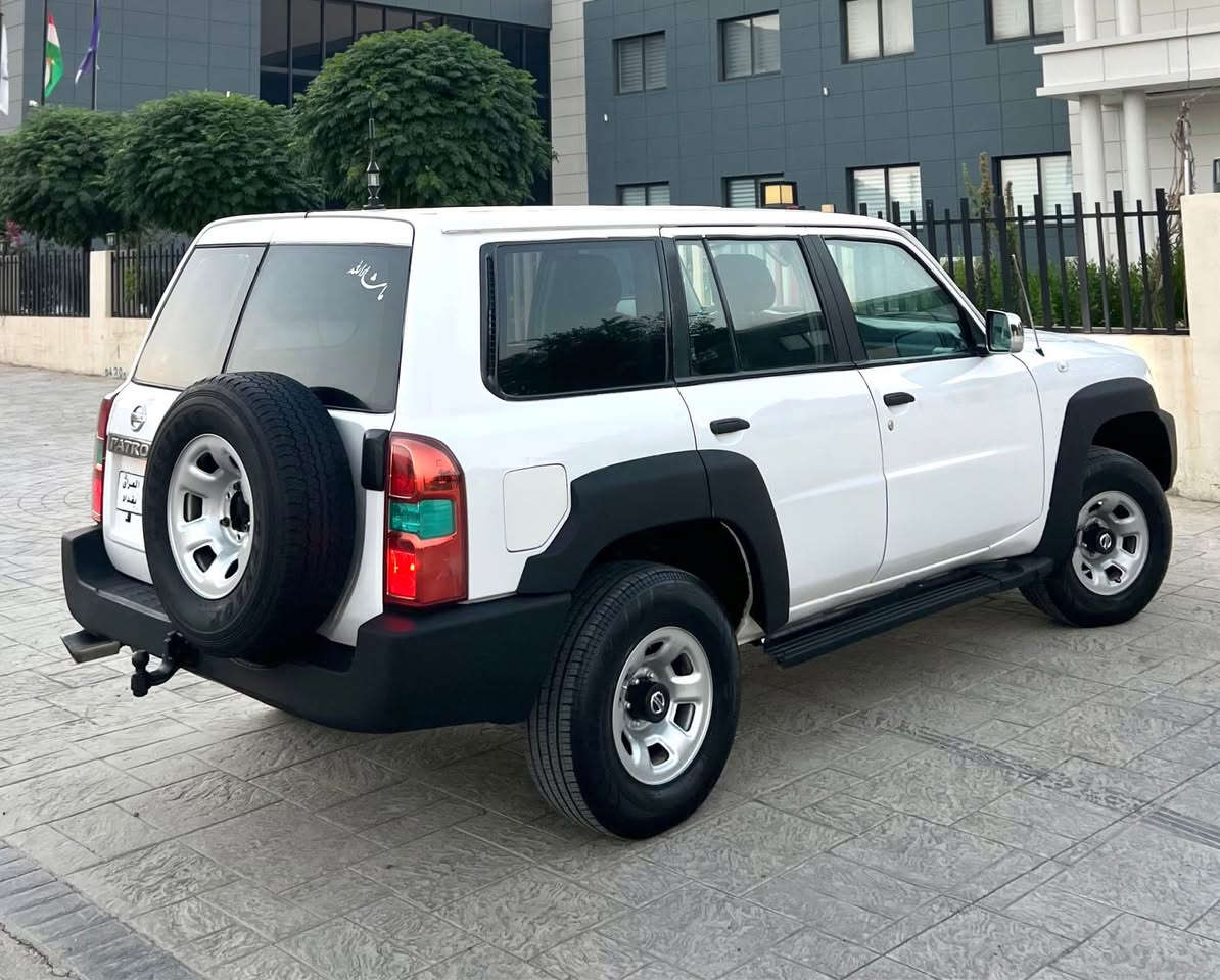 ‎بسم الله الرحمن الرحيم(***********)
Nissan Patrol Safari 2008
نیسان پاتڕۆڵ سەفاری مەکینە 4800 تۆماتیک
دیفلوکە جام کارەبایی ئاوێنە کارەبایی ABS شاشە و کامیرا
سەیارەکە مزایدەیە و کتاب مزایدەی لەگەڵە اصلی
سەیارەکە هی مروور بووە لەسەر ساغی پەمپ کراوە
بێ مەحجون کاری و دەحم و لێدران هیچی نییە
بەتانە و شانسی تەقیوی و درزی نییە زۆر تازەیە
تەقە و ڕەقەی نییە هەیکەلی نموونەیە هیچ مەسرەفی نیە
غازێکی ئیتاڵی ئەسڵم بۆی بەستووە ئالیار کارەبایی
گێڕ و مەکینەی بەشەرت بێ بوخار و دوکەڵ و سەرف
اکسل و دەبڵ اکسل کارەبایی گێچەکان و هەمووی بەشەرت
ئاڕمێکی پلاستیک دهوکی لەگەڵە بەڕەقەمی اسڵیەوە بەس بەشەرت نایدەم وەک هەدیە وەرم گرتووە ئاواش ئەیدەم
تکایە هەموو شتێک نوسراوە مشتەری نیت بێزارمان مەکە
سعری ٨٥ گەڵایە و مەجالێکیشی هەیە شوێن ڕانیە
*********** ڤایبەر و واتسئاپی لەسەرە رانية, السليمانية
