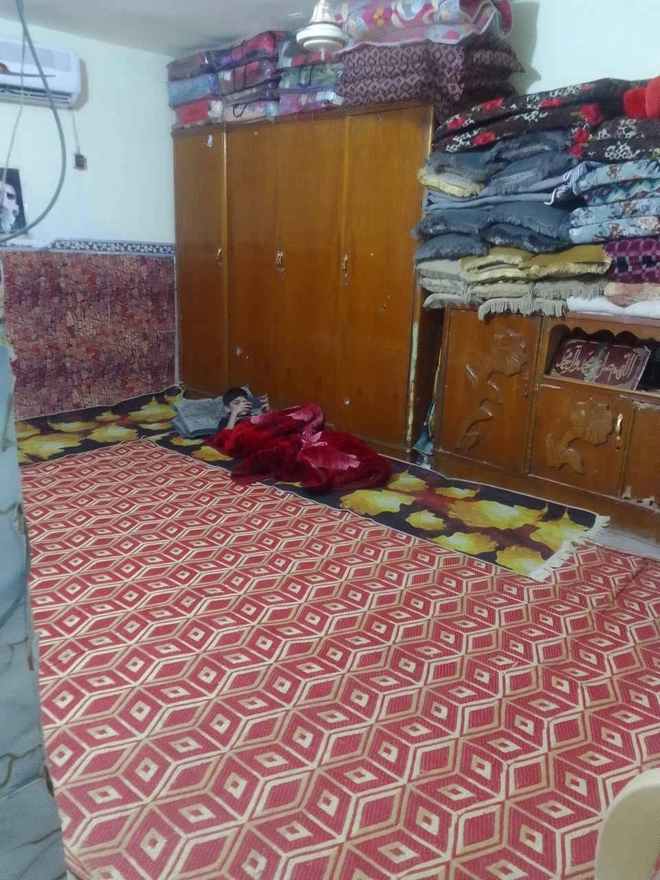 سلام  عليكم بيت للبيع عقد زراعي 100متر غرفه صاله ومطبخ 2صحيات طارمه سيراميك مكان نجف ابو صخير حي رمضان شارع صيدليه  شارع على حي رمضان شارع مقرنص سعر 14وبي مجال لطيبين رقم رصيد ***********
واتساب ***********

