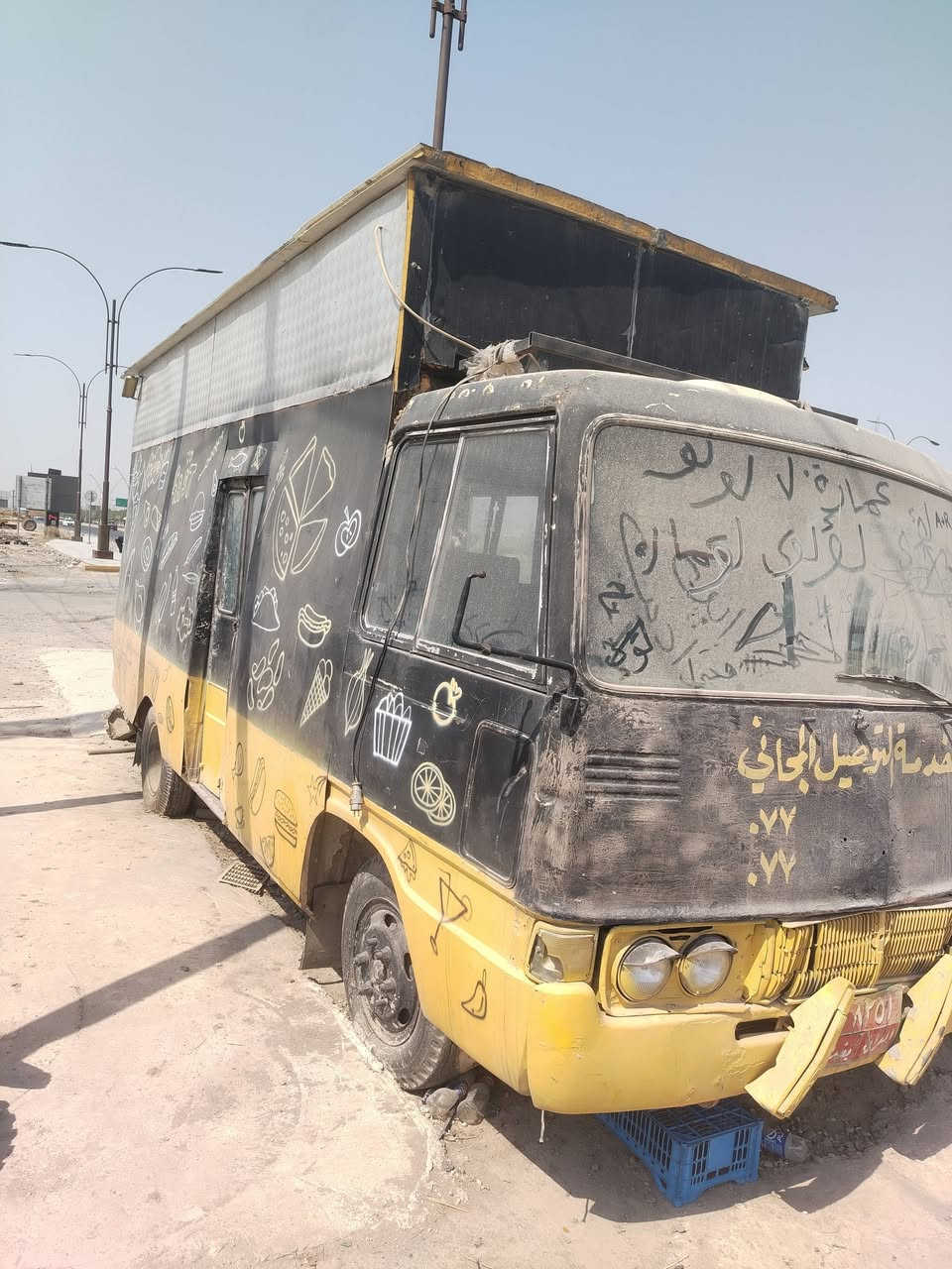 السلام عليكم
 سياره شغاله 
    كوستر مطعم متنقل كامل أغراض 
كلشي متوفر بيها مجرد بس تفتحها
مطعم كامله
وسياره كامله للبيع المكان ديالى بعقوبه تقاطع القدس
         واي استفسار الاتصال عل رقم
           ***********
