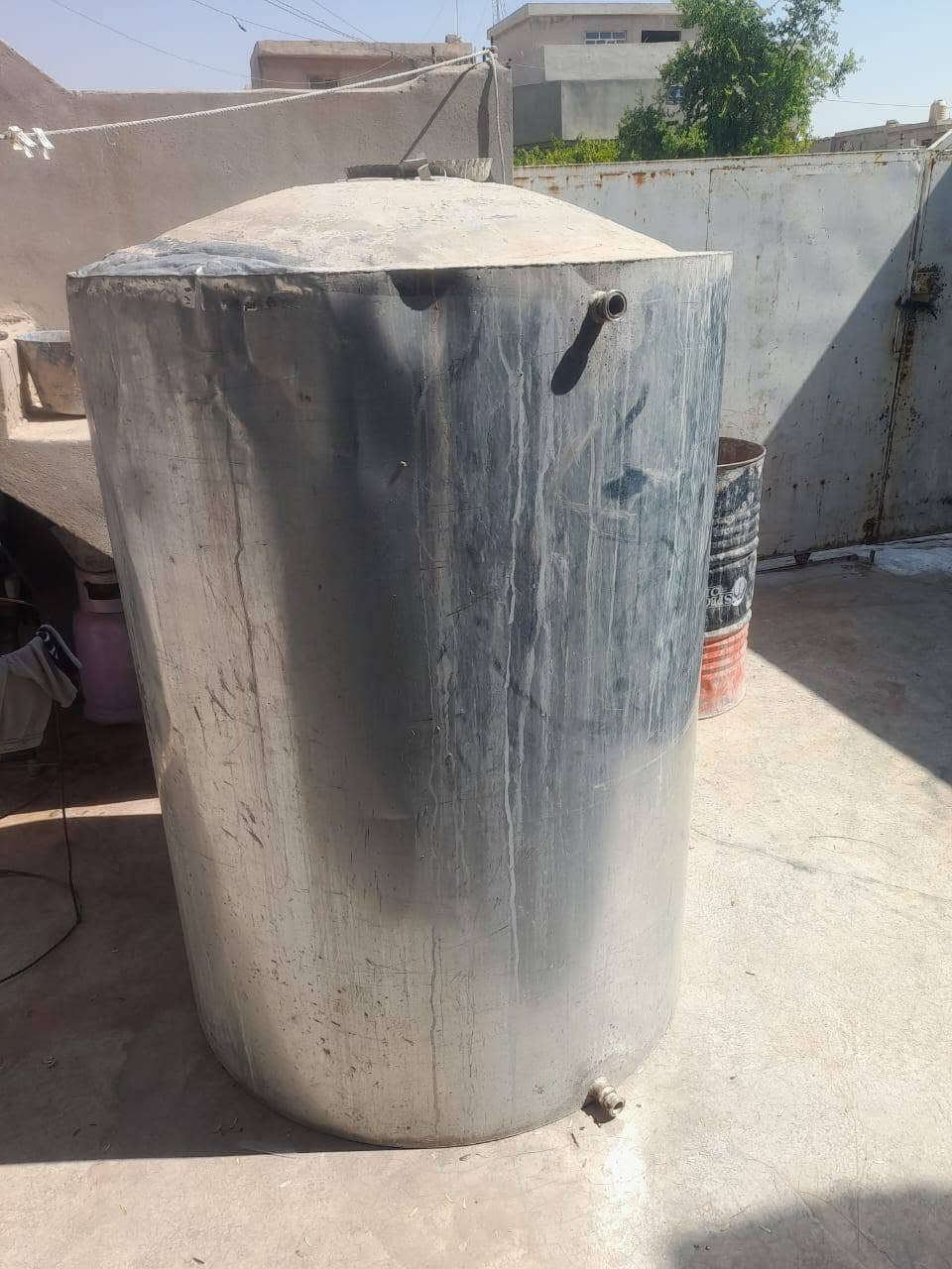 للبيع تانكي ماءجديد مامستعمل بس صيبته طخه من فوك مثل مابصوره اني مكلف بس بنشر هذه رقم صحب التنكي***********  (80وبي مجال بسيط
