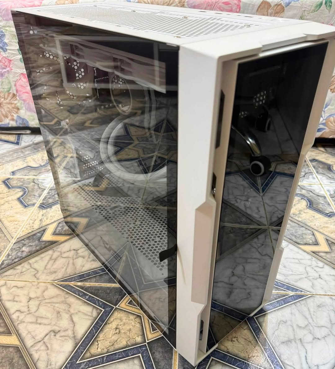 للبيع تجميعة العاب و مونتاج و اعمال
فقط الكيس 
حاسبه نظيفه استخدام قليل جداً 
مواصفات 

CPU: AMD Ryzen™ 5 7600X
 GPU: ZOTAC GAMING GeForce RTX 4070 SUPER Twin Edge OC 12GB
 Motherboard: ASUS PRIME B650M-A CSM
 RAM: TEAM GROUP T-FORCE DELTA RGB DDR5 32GB (16GBx2) 6400MHz
 SSD: TEAM GROUP MP33 PRO 1TB M.2 NVMe
 PSU: SEGOTEP 850W GOLD NON-MODULAR PCIEG5 ATX 3.0 80+
 Liquid Cooler: DEEPCOOL L360 A-RGB
 Case: DARKFLASH 431 SUPPORT 360MM
ضمان 4اشهر
هديه خدمة متابعة ودعم فني
بعد الشراء
حاسبه مفحوصه و مكفوله 
سعر 1950 و بي مجال 
للتواصل  واتساب *********** 
توصيل موجود لجميع أنحاء العراق 
كل كراتين موجوده
