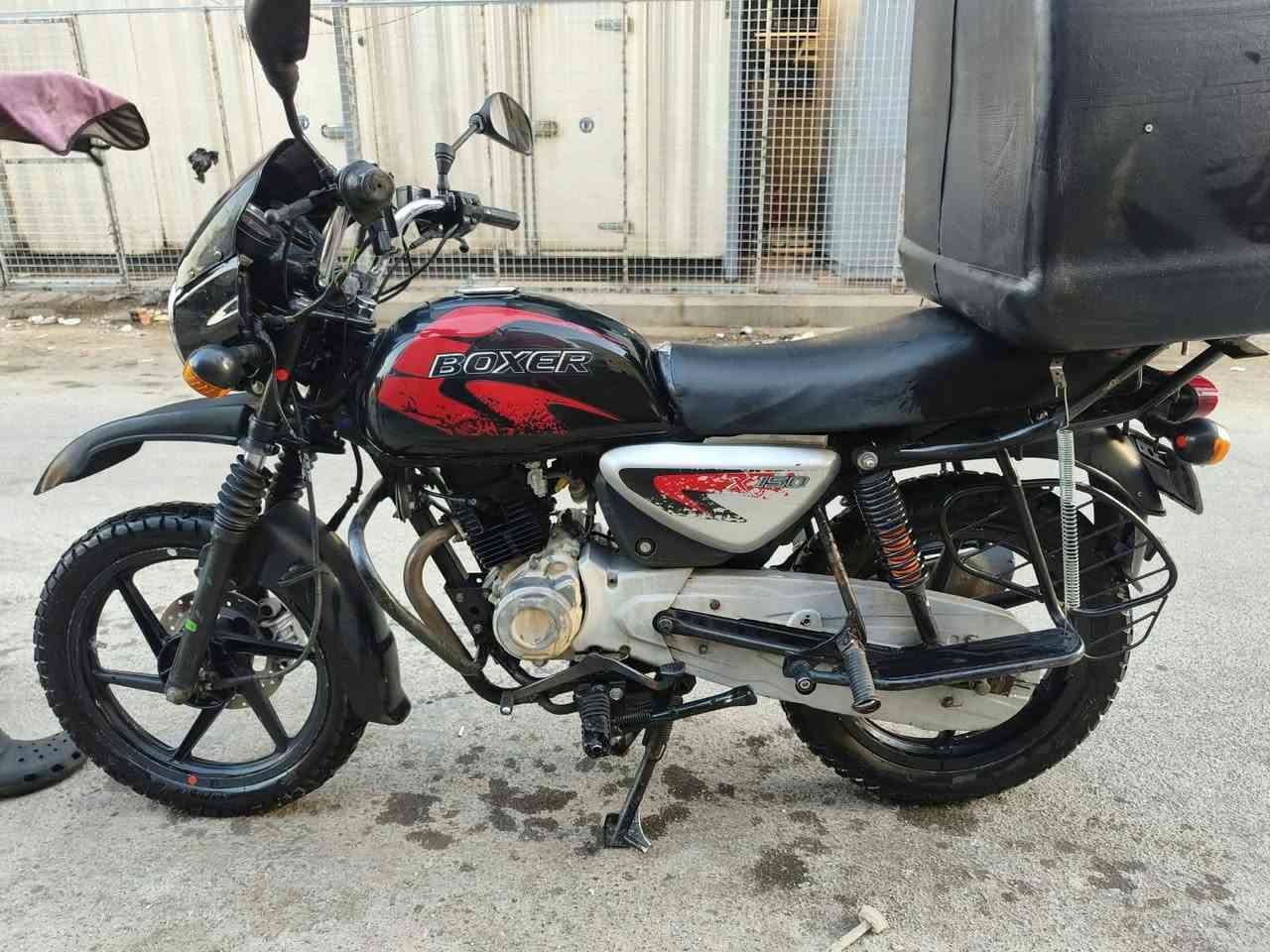 سلام عليكم
دراجه بوكسر للبيع موديل 22 نازله ب شهر 11يعني 23 مرقم وكامل لوحات طالعه بس ما مستلمهه على تحويل استلم لوحات واحول دراجه مجفته تجفيت شركه كلشي اصلي او وكاله دراجه ما ناقصهه اي شي ما تصرف عليه ولا ربع تخم تاير جديد ستوني مبدله دراجه رايدهه ب1900 
الرقم ***********
