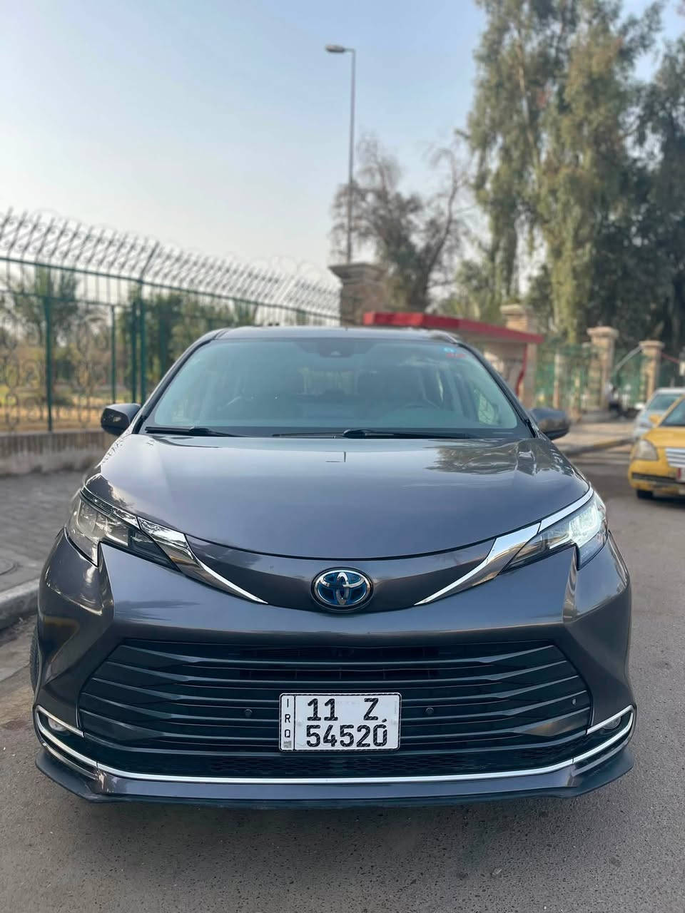 تويوتا سيينا للبيع بسعر 240 ورقة
السلام عليكم ورحمة الله 
تويوتا سيينا 2023 هايبرد  ماشية 37،000ميل مواصفاتXLE محرك 4 سلندر 2500حساسات امامي و خلفي و بريك طوارئ رادار متفاعل / محافظة على المسار / تحديد المسافة النقطة العمياء كامرة خلفية شاشة كبيرة Apple car play و android auto هاندبريك كهربائي / اوتوهولد / وضعيات قيادة نظام صوتي JBL فتحة سقف 
ابواب سلايد كهربائية و الباب الخلفي كهربائي و ايضاً فتح بحركة القدم مقاعد جلد سبير موجود لايتات و كشافات LEDتبريد قطعة امامية مناخين و قطعة خلفية مناخين 
شواحن USB و Type-C كرسي السائق و المرافق حركة كهربائية مع تدفئة كراسي ويل كب كروم قياس 18 بردات خلفية الحادث : بنيد و جاملغ و دعامية مبدلات جدد ومصبوغات و الجاملغ الخلفي مصلح و مصبوغ صور الحادث بالمنشور  فقط ايرباك ستيرن و ركبة طاگات 
بيها ملاحظات بسيطة بالبدي و الايت الايمن عاطل بس محتاج فلوس و بيع مستعجل السعر 240 ورقة و بيها مجال  مكاني بغداد / العامرية 
للاستفسار اتصال أو واتساب / ***********
