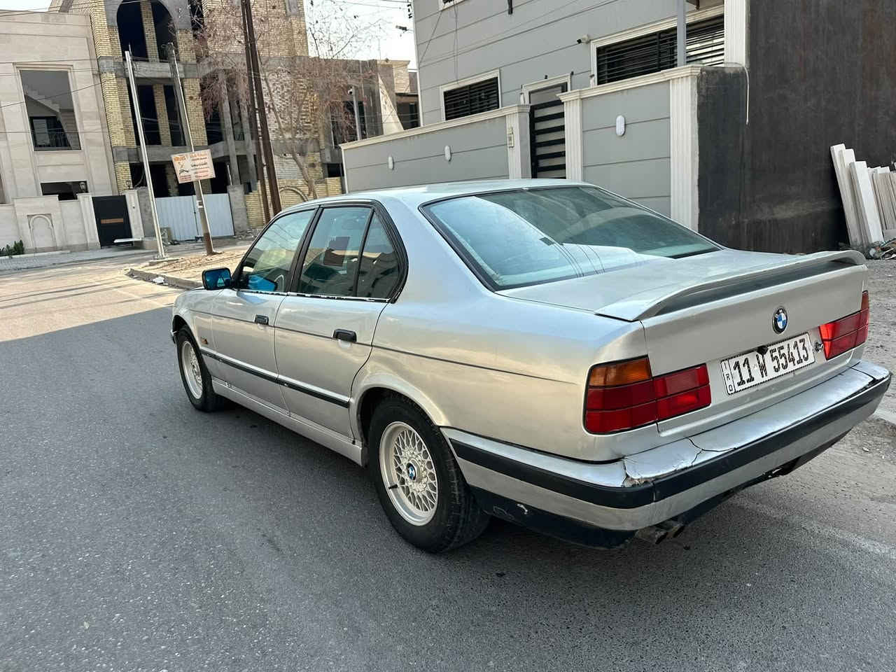 سلام عليكم
للبيع بي ام موديل 1992 اصل
حجم 525  مسكر فانوس اصل بليته وسنويه وارد يابان
صبغ فقط حزم بدون ضرر وبيها جراد شوفت عينك
كير مكينه صدر جديد ترايها شركه ناعمه بشكل
داخل كارتير جلد صاج داخلها كلش حلو تبريد ثلج
اخوان سياره حلوه وناعمه وكلها ع شركه ورقم بغداد بسمي تحويل ثاني يوم هزه جديده سعر 47 وبيها مجال قليل مكاني بغداد حي حطين او الخضراء
