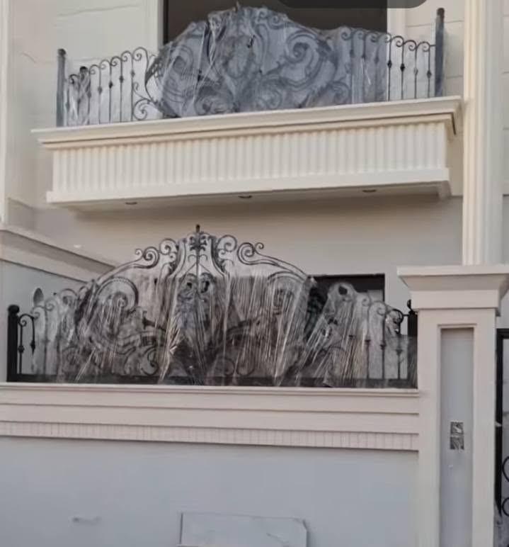 سلام عليكم معمل حداده اسط حسين صنع باب و قمريات ونوع باب قاصه جاهزين كل محافضات او هاي رقمي ***********  عنوان كركوك حي العسكري قرب جسر ليلان تحياتي لجميع
