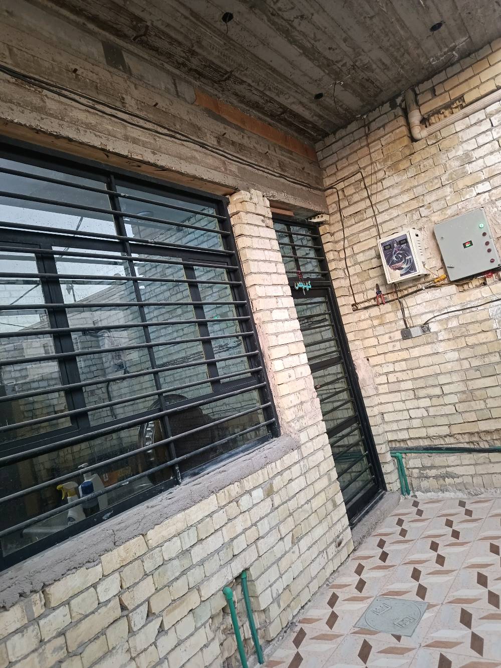 يالله السلام عليكم خوان بيت للبيع في الدورة البعيثة مقابل مجمع العدل الثاني شارع البيطرة مساحة 150متر عقد 117 متكون من غرفتين نوم  وصالة واستقبال  وصحيات  و حمام داخلي ومطبخ
السعر  110مليون وبيه مجال 
  الرقم  الاستفسار ***********
 الرقم الثاني ***********
السلام عليكم بيت للبيع في الدورة البعيثة مقابل مجمع العدل الثاني شارع البيطرة مساحة 150متر عقد 117 متكون من غرفتين نوم  وصالة واستقبال  وصحيات  و حمام داخلي ومطبخ