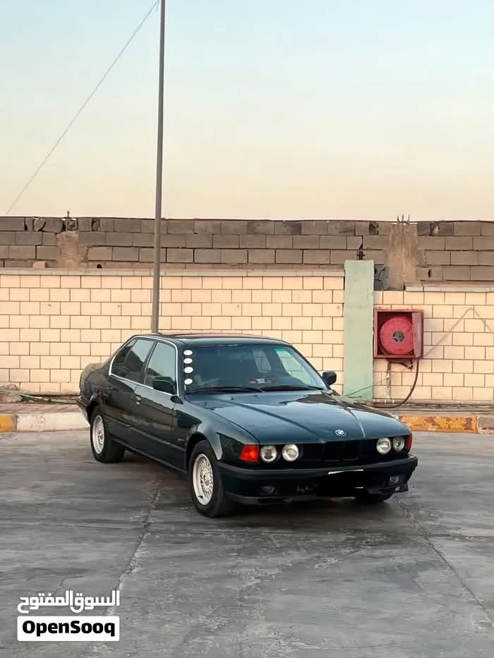 بي ام دبليو ٧٣٥  لون زيتوني  مصبوغه جماليه مكفوله كير مكينه تبريد كهربائيات شغاله رقم انكليزي بصره باسمي سنويه لل ٢٠٣١  هاذ شهر مجدد سنويه تحويل مباشر  سعر ٥٥ وبيها مجال ***********

نص مكتوب في الصور:
- السوق المفتوح
- OpenSooq
- السوق المفتوح OpenSooq