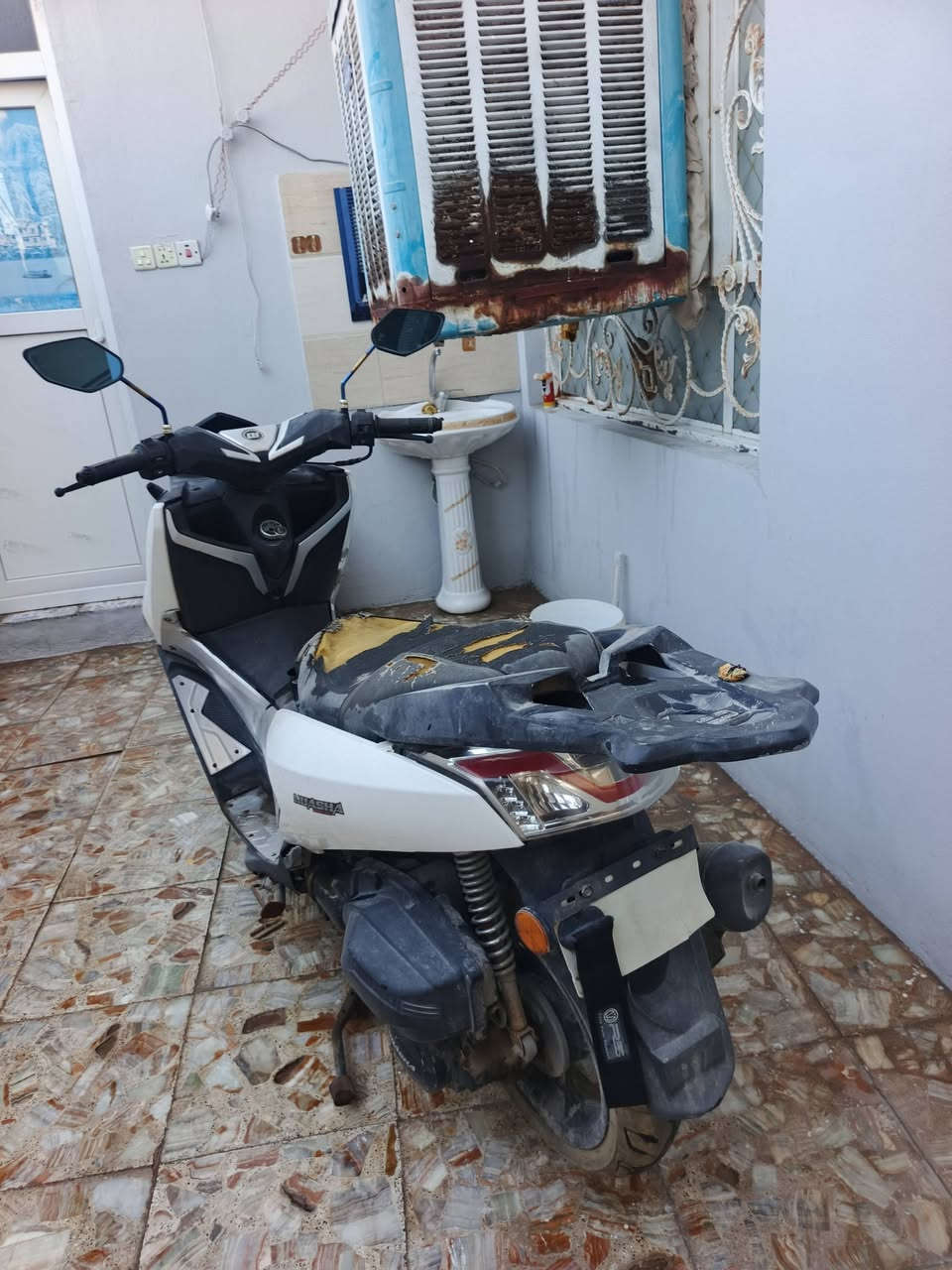 سلام عليكم
شباب دارجه ان ماكس صيني
محرك مفتوح ونضيف
كفرات 85 بلمئه نظيفات
مواصفات دراجه مانع انزلاق
عدادات اكترونيه
لايت زنون
محرك 150 cc رياضي
بريكات امامي خلفي دسكات
رايده 700 الف وبيه مجال
رقمي ***********
