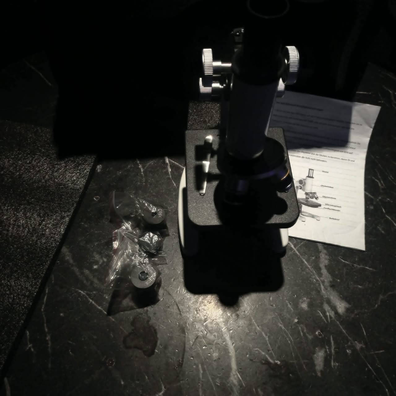 مجهر ضوئي بيولوجي Compound Microscope بحالة ممتازة ✨
🔹 مناسب للطلاب والمختبرات والتعليم
🔹 نظام تكبير متعدد المستويات
🔹 عدسات عينية مرفقة 10X و16X
🔹 عدسات شيئية قابلة للتبديل
🔹 تركيز خشن + تركيز دقيق
🔹 منصة مخصصة لتثبيت الشرائح الزجاجية
🔹 إضاءة سفلية لفحص العينات والشرائح
🔹 حامل وعدسات دوارة لسهولة تبديل التكبير
🔹 تصميم ثابت وقوي وسهل الاستخدام
🔹 يأتي مع العدسات والملحقات الظاهرة بالصور
📦 الحالة: نظيف جدآ غير مستعمل
💰 السعر: [250] وبي مجال
📍 الموقع: [بغداد. الحرية]
للمهتمين والمراسلة خاص 📩
رقم:  [***********]
