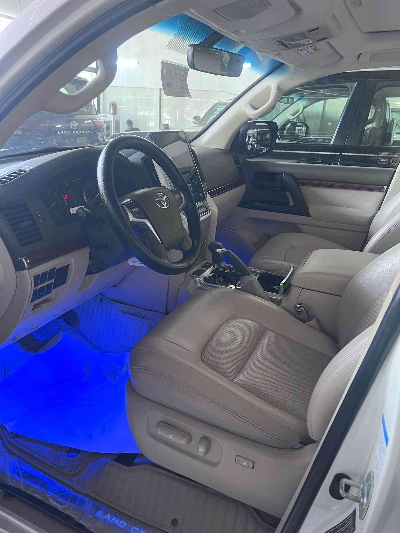 لاندكروز • ٢٠١٧ • ماشي ١٠٠ الف