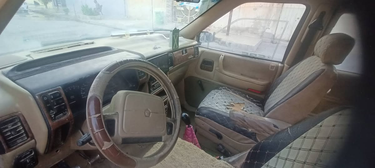 كلايزر 93
رقم نينوى 
سنوية ما ساقطة 
كوبون بانزين بيها 
محرك و كير ... تعال اطلع بيها وشوف 
شرط تحويل ماكو وكالة 
تتواصل مع الشرعي ..
السعر ٣٠ $ (بيها مجال قليل )
الموصل /الاصلاح الزراعي 
***********
