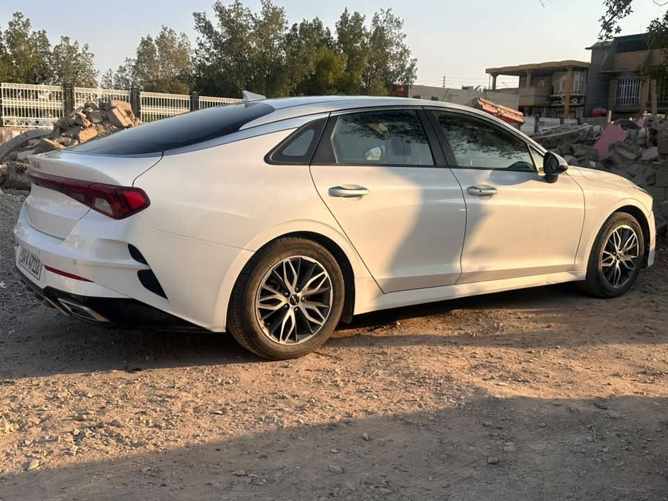 🚘 للبيع K5 وارد كوري 🇰🇷
موديل 2022
لون أبيض 🤍
غاز بلاد أصلي
مكفولة
استخدام شخصي

💰 السعر 177
***********☎️

السيارة استخدام شخصي ونظيفة
واللي تعجبه السيارة يتصل ويشلع عيوني 😄🌸
ما تعجبك اعبر المنشور ولك جزيل الشكر 🌸
