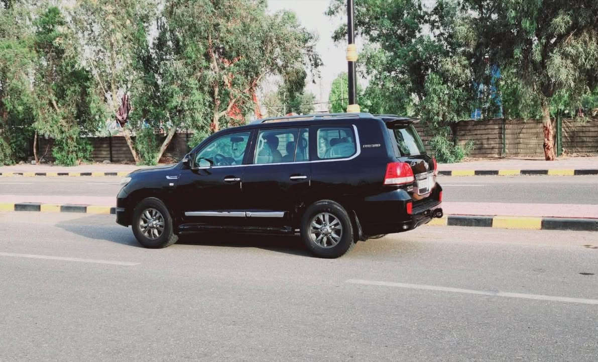 للبيع Toyota Land Cruiser 
الموديل: 2011
• الفئة: GXR بريم
• المحرك: V6 سعة 4.0 لتر
• القير: أوتوماتيك
• الدفع: 4×4
• المكيف: أمامي وخلفي 3 قطع
• المقاعد: 7 ركاب
• گير ومحرك كفاله 
• كشنات جلد
• بصمة تشغيل
• حساس خلفي أمامي
•بصمه باب السايق والصدر والجنطه
• تحكم ستيرن
•ايرباكات سليمه 
• كاميرا خلفية
• شاشة شادلها تاب وموجوده الأصليه مالتها
• تحكم كهربائي بالمقاعد
• دبل
•ثلاجه بيها السياره 
• السياره ستوني مسويلها أدامه كامله متصرف شي عليها 
•رقم سياره شمالي تحويل ثاني يوم سنويه بأسمي 
• ضرر السياره صبغ دور مال تاير وبخ باب السايق و الورا توضيح فقط بخات كارت
📍 الموقع: النجف
💰 السعر: 270 وبيها مجال
📞 للاستفسار: ***********
ملاحظة: المواصفات حسب الموجود بالسيارة، والمعاينة خير دليل
