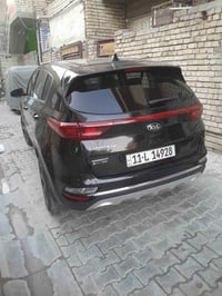 عندي،سياره سبورتج ٢٠٢٢ وارد امريكي .لون اسود.سعرها ١٦٠ .. بيها مجال قل...