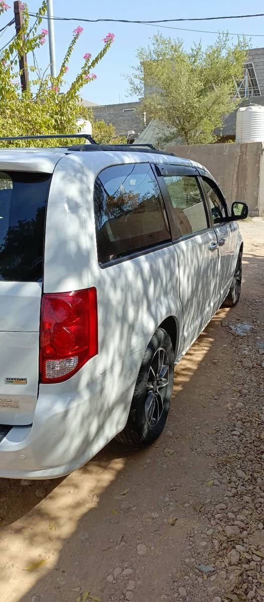 للمراوس او البيع
دودج كراند كرفان Dodge Grand Caravan SXT
موديل 2019 لون ابيض رقم ديالى 
مكان السيارة : ديالى
الممشى : 140 ميل فقط
المواصفات : SXT فول مواصفات - شاشة كبيرة - كامرة - تحكم - كروز - 7 راكب

السيارة مكفولة من الضربة القوية والغرق والشاصي واللغد والايرباك
الصبغ : 3 قطع ونص فقط جمالية بدون دواخل
صفحة السايق : جاملغ امامي + بيبان
الصفحة الثانية : باب خلفي
بدون معجون ولا دواخل
محرك وكير بشرط الفحص

السعر قفل للبيع : 15,000$ وبيها مجال بسيط
المراوس : اراوس بــ برادو 2009 وانت صاعد
او بيكم فورد F-150
وادفع فرق اذا تطلب

للجادين فقط - اتصال او واتساب
[خلي رقمك هنا]
وهاي صيغة مختصرة للتعليقات:

عندي كراند كرفان 2019 ابيض رقم ديالى SXT ماشي 140 ميل، مكفول بيه 3 قطع ونص صبغ بدون دواخل، جاملغ وبابين صفحة السايق وباب خلفي الصفحة الثانية. قفل 150$ للبيع، اراوس ببرادو 09 وفوك او F-150 مكانه ديالى. بعقوبة, ديالى

نص مكتوب في الصور:
- للمراوس او للبيع Dodge Grand Caravan SXT 2019 ابيض - رقم ديالى - ماشي 140 ميل مكفول - صبغ 3 قطع ونص السعر: $15,000 مراوس ببرادو 2009 وفوق او 150-F السيارة نظيفة - جاهزة للتسجيل . ديالى - العراق للمزيد من المعلومات | اتصال: ***********