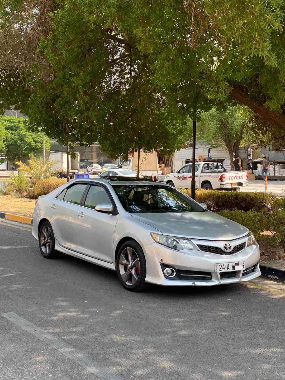 🚘 كامري 2012 فول مواصفات – وارد أمريكي 🇺🇸
🔹 أعلى مواصفات
🔹 داخلية كلين للعراق
🔹 باسم الشخص اللي دخلها للعراق
🔹 السيارة نظيفة جداً
🔹 صار بيها عدة طخطخات ونصبغت داخل العراق

✨ المواصفات:

* 4 سلندر
* مكينة 2400 مال 2017 المرغوبة
* كشنات تدفئة وتبريد 🔥❄️
* سلايد روف ☀️
* شفتات سرعة بالستيرن
* حساسات
* كامرة خلفية
* منظومة زينون
* بصمات عدد 2
* كير + مكينة + صدر أمامي وخلفي كله جديد وشرط
* السيارة كاملة وجاهزة، ما بيها أي نقص

📑 التحويل: وكالة، شرط من صاحبتها الأصلية.

💰 السعر: 115 ورقة
🔥 وبيها مجال حك بالمعقول

📍 العنوان: بغداد – اليرموك

📞 للاستفسار:
***********
