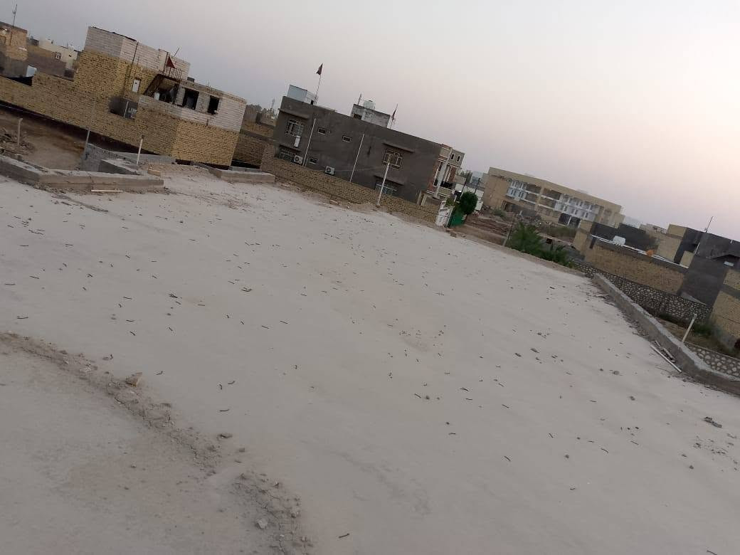 هيكل للبيع طابو زراعي ام الخيل المساحه 350متر كونكريت مسلح وشغله كله رفت صب مركزي  غرفتين نضام اسويت  وصاله وبراني ومطبخ وصيحيات داخلي وخارجي مناور وقريب للشارع العام وركن ع شارعين بناء درجه اولى قلعه مو هيكل السعر 100 بي مجال قليل سعره أكثر من هذا
