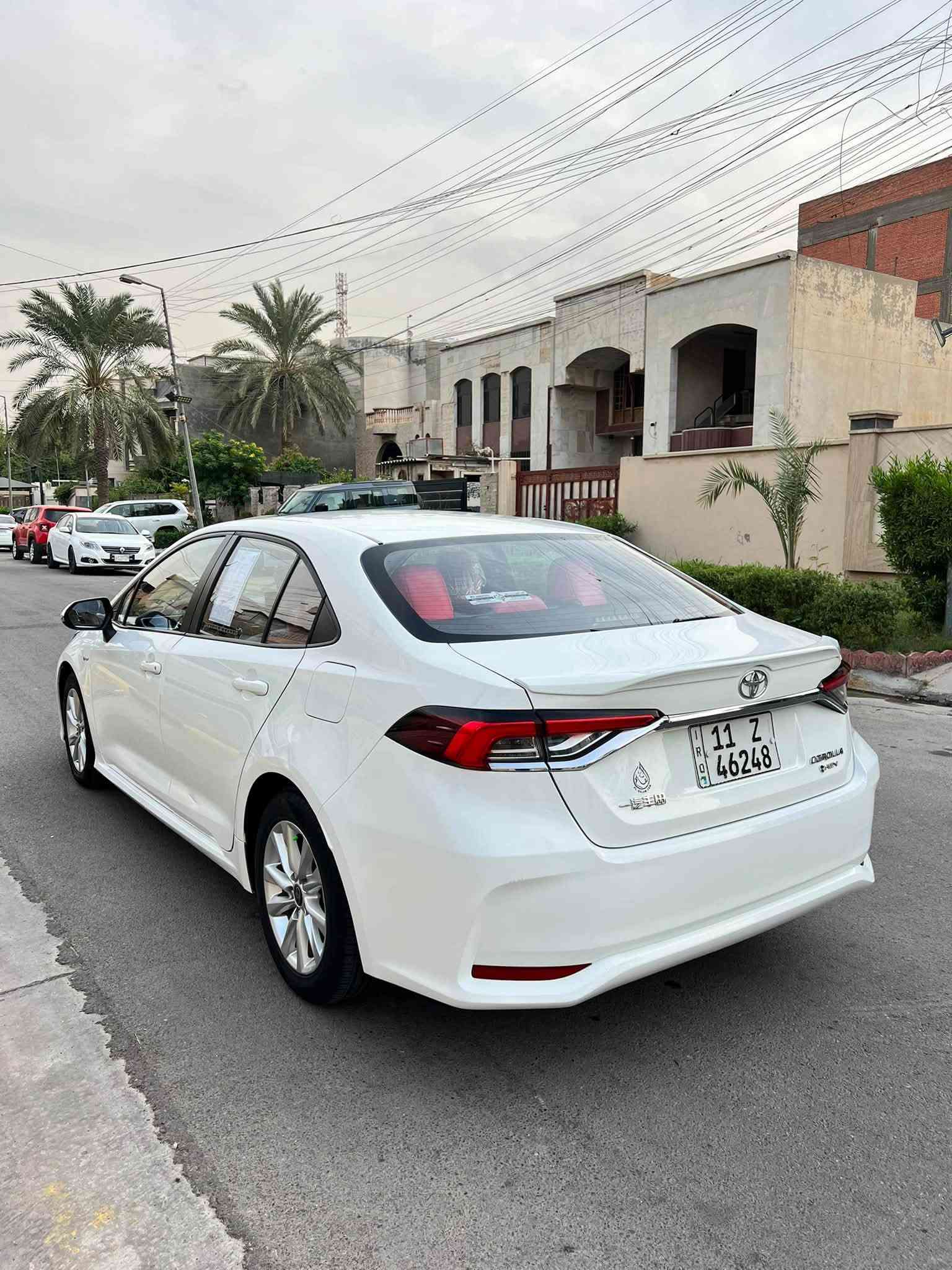 كورلا هايبرد • ٢٠٢٤ • جلد احمر
