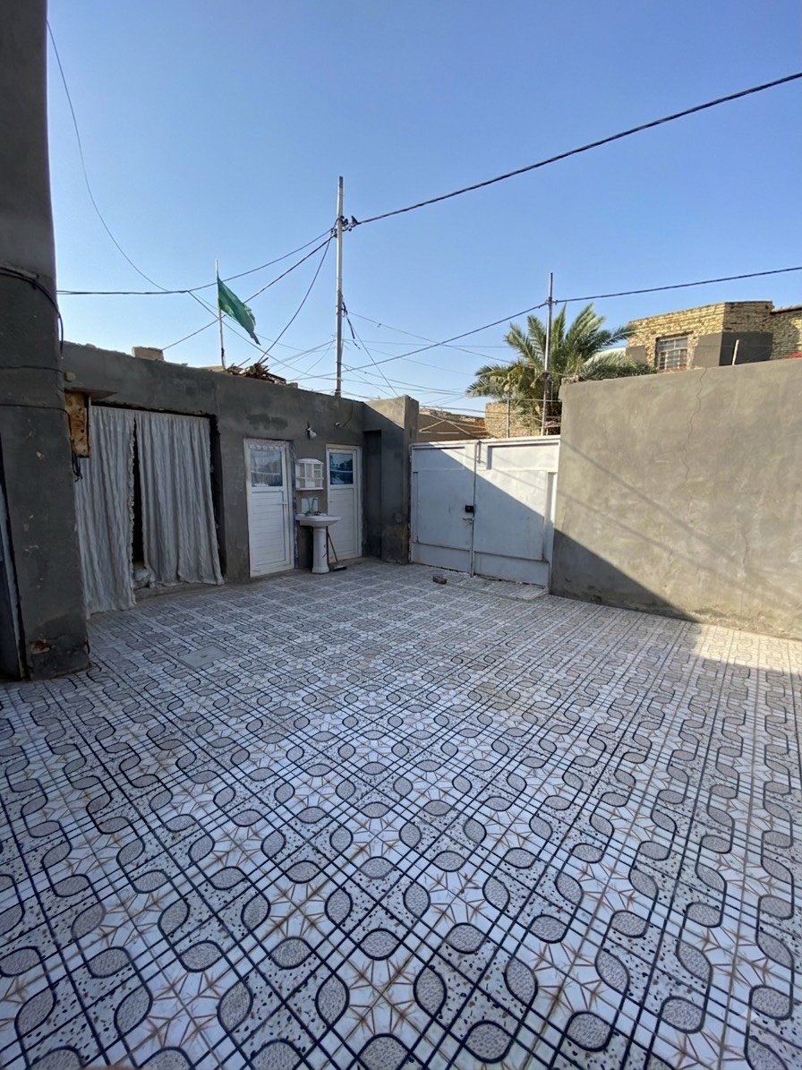 بيت للبيع 200متر// مكان حي العسكري الثاني قرب المدرسه الصينيه السعر 120قفلة