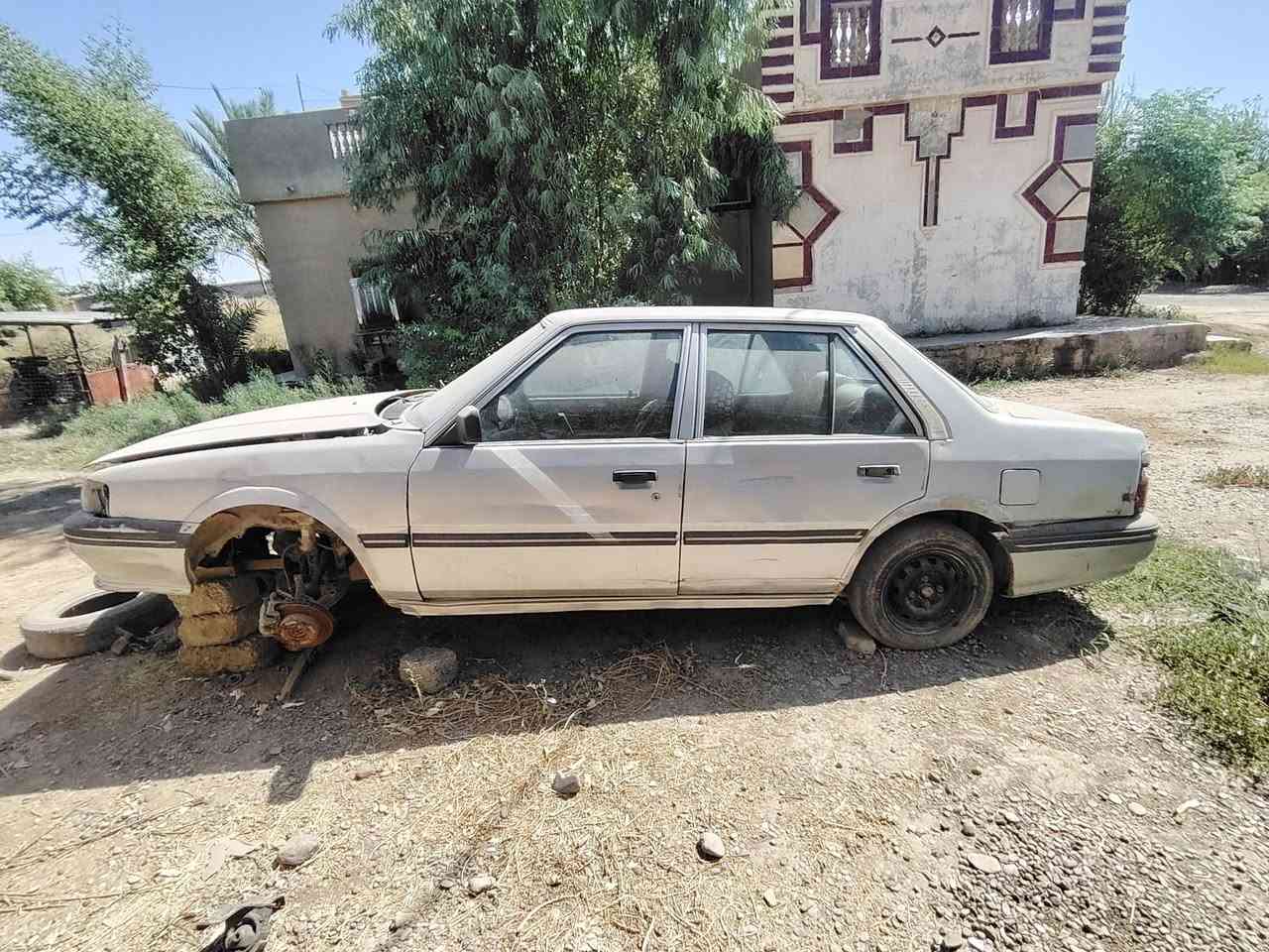 السلام عليكم
يوجد كيا كبتل مديل تسعينات 
ابيع كوم حديد 
ب 900 وبيها مجال 
يعوزها إذن گير ولقم مشط ستيرن وكهربائيات
المشط شرط جديد 
المحرك جديد 
عنوان الشرقاط اسديره 
رقم الهاتف ***********
