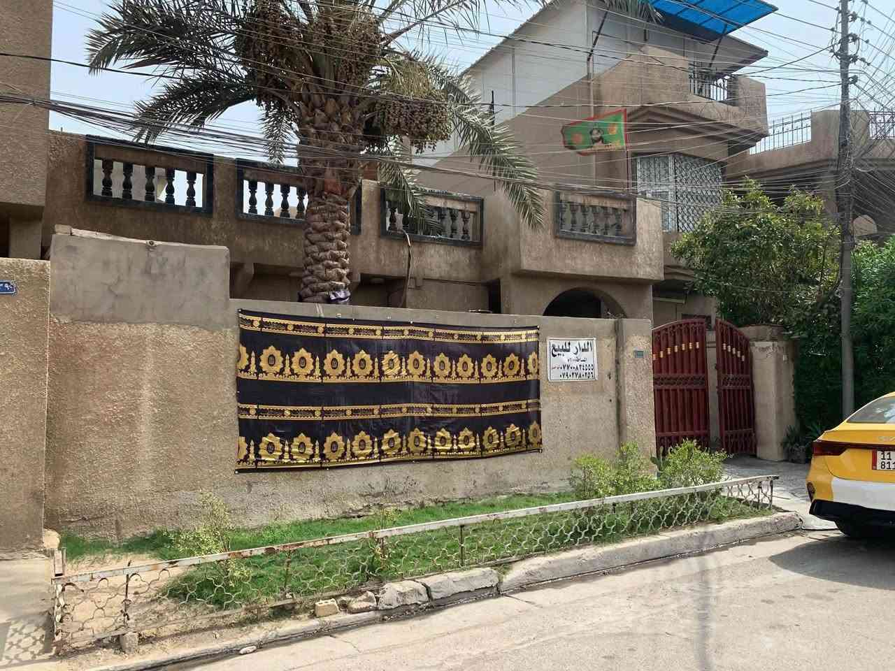 السلام عليكم
بيت مساحة ٢٠٠ متر قرب الشارع العام قرب حسينيه جعفر الطيار بالشارع مال مجمع الانتفاضة يتكون من 

استقبال 

هول 

مطبخ 

غرفتين نوم جوة

خدمات داخليه وخارجية

ترك 

منور

كراج 

حديقه داخلية وخارجية

وغرفه نوم وحدة فوك 

وبيتونه وسطح

البيت جاهز للسكن ماناقصه شي 

تكدر تجي تشوف وتحكم

للاستفسار 

***********

***********
