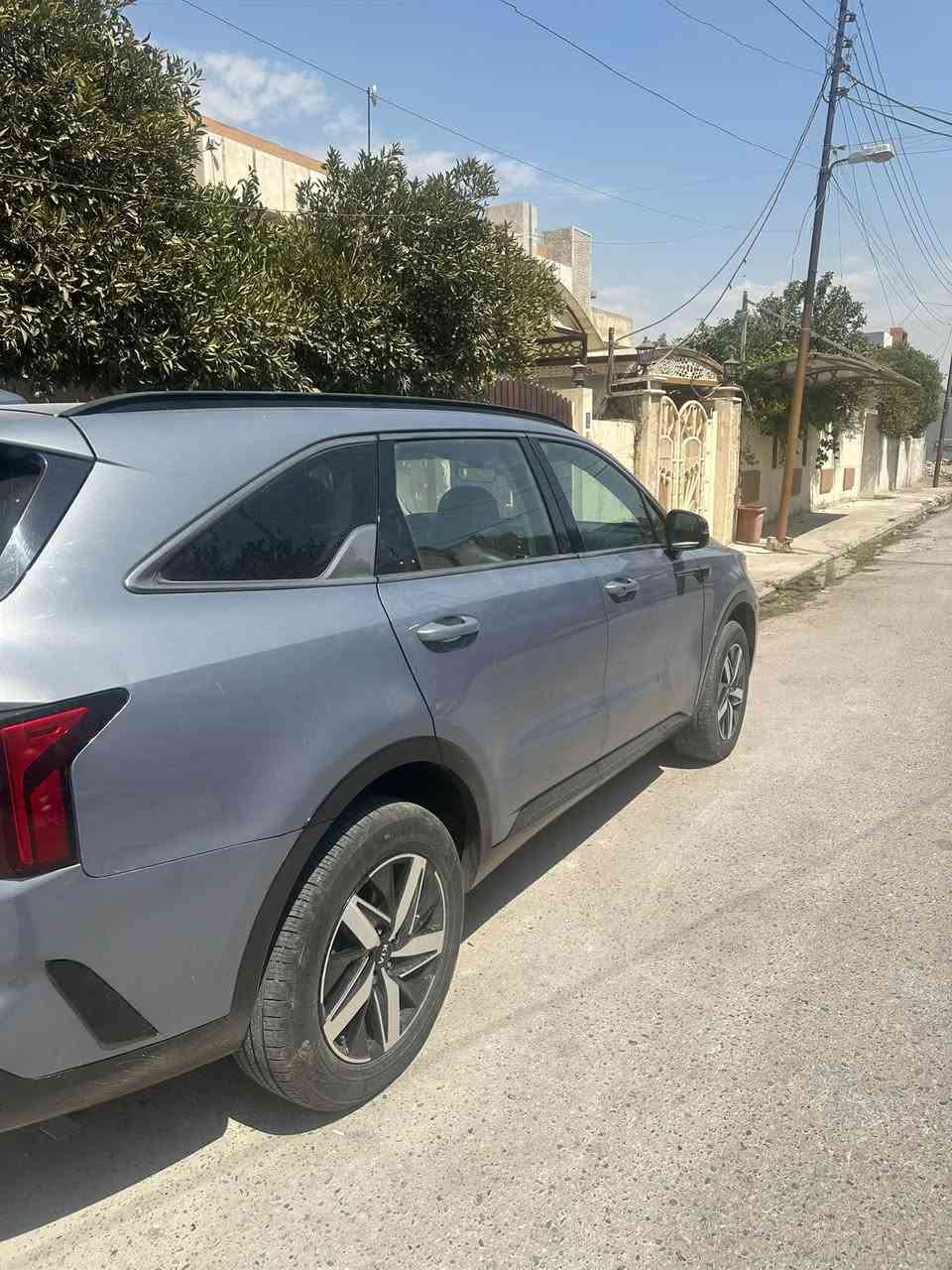1السلام عليكم كيا سورنتو ٢٠٢١ 👍🏻👋
2الضرر ثلاث قطع صبغ بوند وجاملغ وباب 🫆
3المواصفات فول ١/١ بصمه بانوراما رادارات  لونها ازرق فاتح شبيه إسمنتي 
4السعر بلاش 🔥🔥🔥210 وبيها مجال بصيط
رقم ***********
