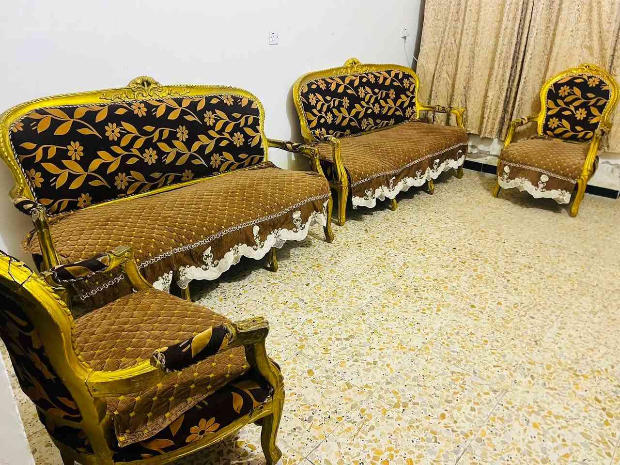 سلام عليكم تخم ٨مقعد تخم يرادله تنضيف المقعد سبرنك طبي مكان مدينة الصدر اكو توصيل سعره ب١٥٠ واتساب ***********
