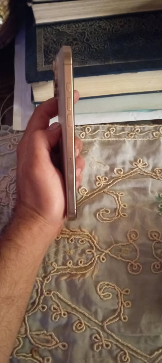السلام عليكم 16بروماكس ب99ذ256مبدل شاشه اصليه مال جهاز السعرمليون و100وبيه مجال ***********

نص مكتوب في الصور:
- حول الاسم iPhone إصدار iOS 26.6.1 اسم الطراز iPhone 16 Pro Max رقم الطراز MYWJ3AE/A الرقم التسلسلي M2F5HPK4GC انتهت صلاحية التغطية سجل تاريخ القطع والخدمة الأغاني 0 الفيديوهات 0 الصور 7 التطبيقات 36 السعة 256 غ.ب. متوفرة 211.85 غ.ب.