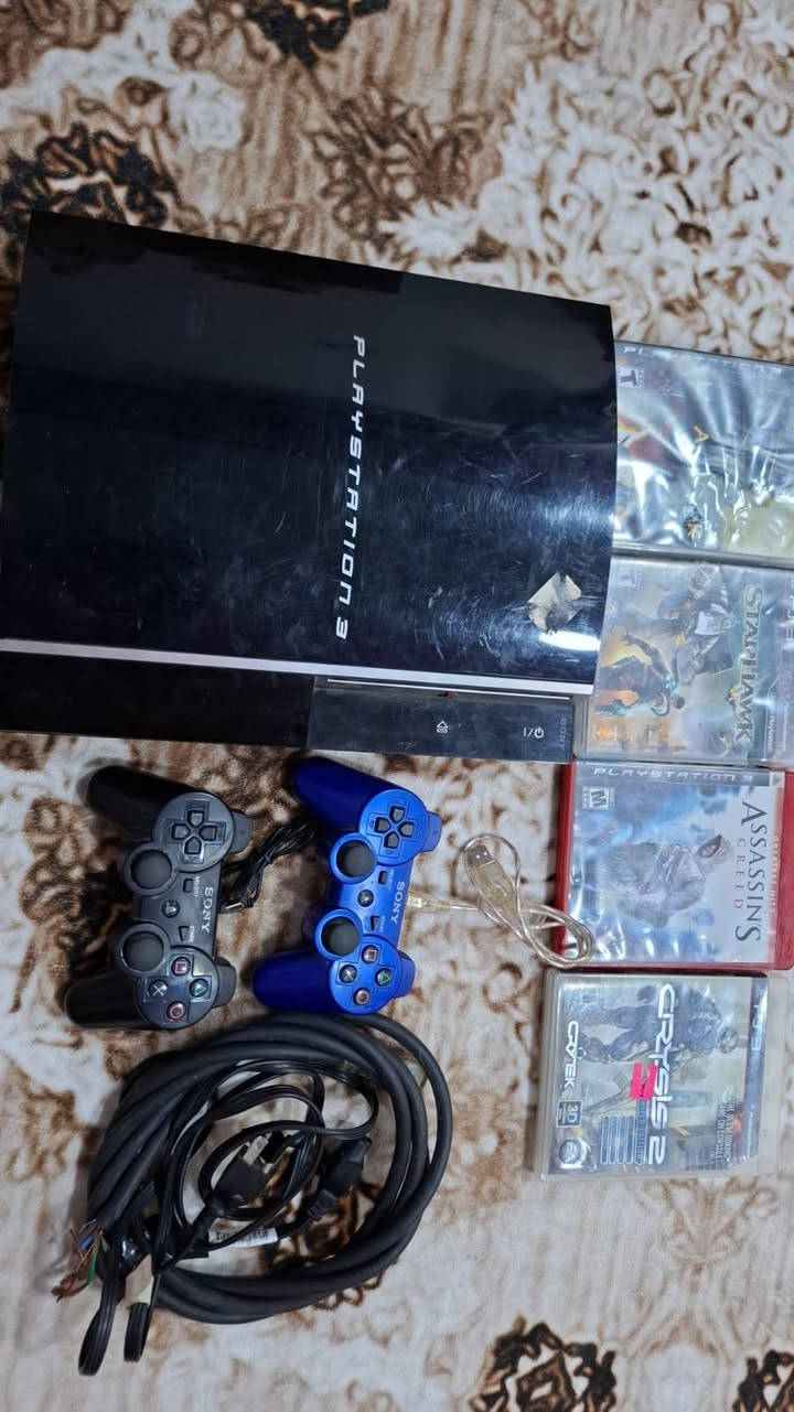 بلي ستيشن امريكي كامل وهو ملحقاته للبيع سعره 100 بلاش للتواصل ***********
