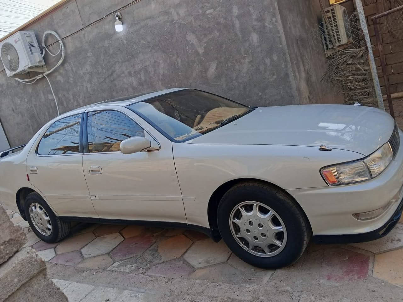 سيارة كرستا موديل٩٥ باسمي سيارة نظيفةوما بيها شي وما ماشية هواي بس بيها ثلاث مناطق صبغ بالبنيد والقمارة وقبق الصندوق من اثر الجراد السعر ٧٥ورقة وبيها مجال حك الجية العنوان/ البصرة ابي الخصيب /هاتف***********

