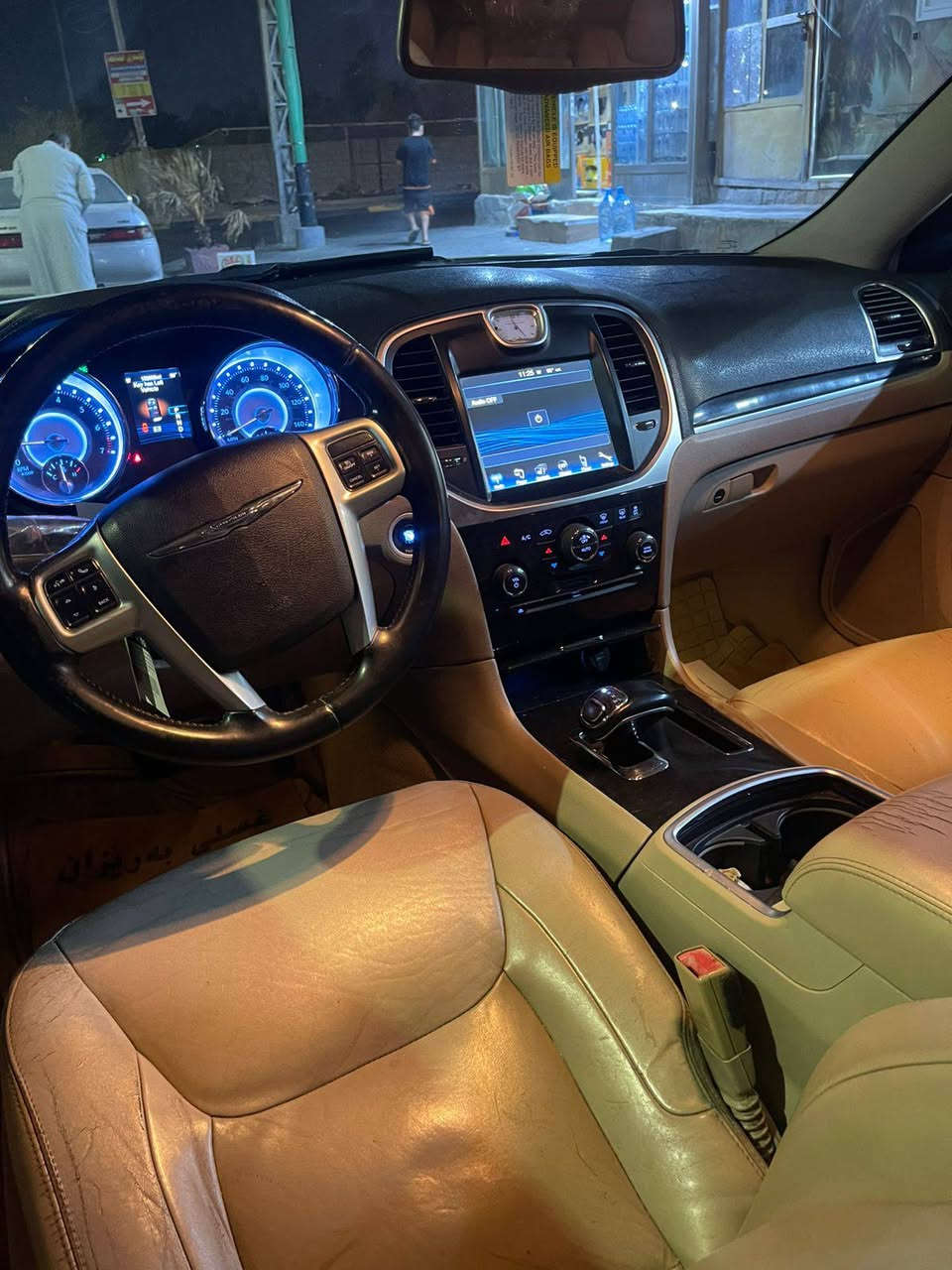 كلايزر 300c
2013
كندي 
سياره جاهزه  من كل النواحي مكينه كير حدادية تخم تاير توني شاده رقم اربيل سنويه مجدده باسم كردي صديقي وكاله تحويل بشرط مكاني البصره حي الجامعه
*********** البصرة, العراق
