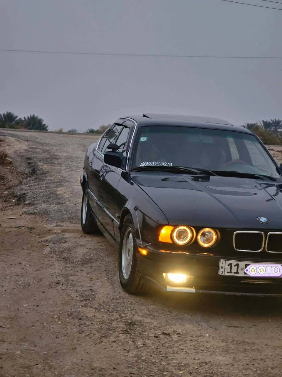 سياره BMWحجم525محرك
520 اصل وفصل
تخم تاير جديد حداديه جديد
كير محرك خير من الله 
منظومة غاز مع كارت المنظومه
تبريد شغال
سياره بأسمي لل2029
رقم بغداد الأنكليزي تتحول بأي محافظه موديل 1991 ***********
