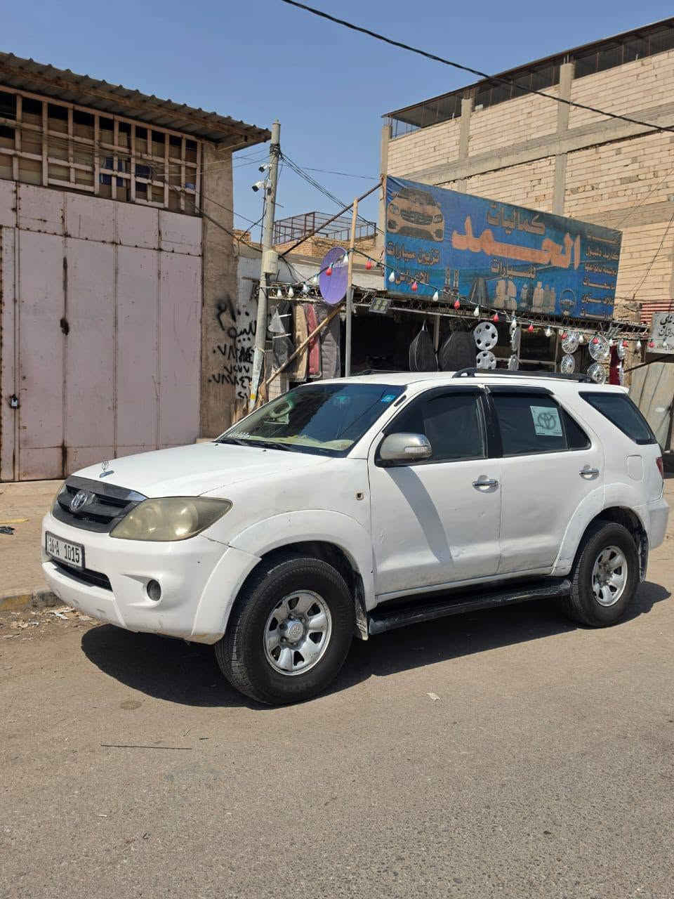السلام عليكم سيارة للبيع النوع تيوته فورجنل مديل 2006 رقم قادسية بسمنه محرك وكير تبريد حداديه تخم تاير بصمه تشغيل عن بعد لايت زنون جاهزه 
السياره متجايه  مكان السيارة النجف الاشرف السعر 85 بيع او مراوس بسنتافي *********** النجف, العراق
