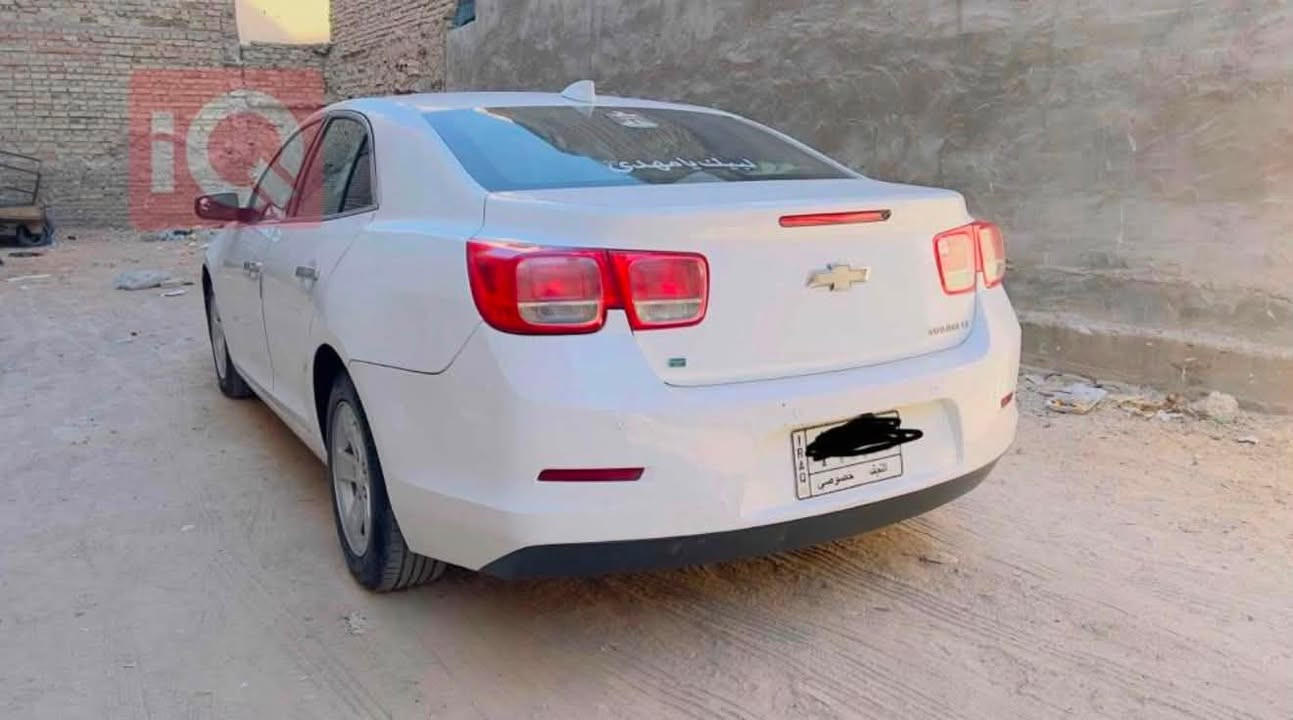 السلام علكيم ماليبو ١٦ lt 
محرك ٢٤٠٠ 

السيارة حزام 

( القمارة والجنطة مكفولات )
بيها طخة بالباب الخلفية جهة الراكب ترجع طبيعي

السيارة فول عدا الفتحة..
المواصفات..

* كرسي كهرباء..
* كير أوتوماتيك + عادي..
* شاشة كبيرة..
* تحكم بالمراي الجانبية كهرباء..
* الأضوية أوتو.. تلقائياً بالليل تشتغل وبالنهار تطفي..
* اشاير  بالمراي..
* إضافة كامرة خلفية..
*سستم عدسات ليزرية قوية جداً واضاءة عالية جداً 

* السيارة باسمي ومداور ثاني يوم

(ملاحظة : كلچ الكمبريسر مال تبريد عطل قبل كم يوم يحتاج تبديل ) 

السعر المطلوب : ٨٠ وبي مجال

للاستفسار الاتصال على : ***********
