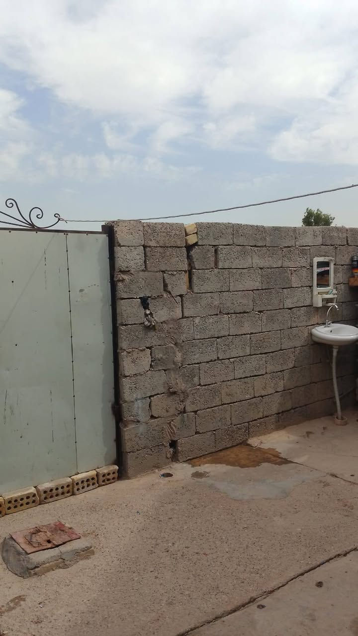 سلام عليكم دار للبيع مساحه200يحتوي على 3غرث نوم وصاله كبيره وستغبال كبير وترك ومنمر اسعر 45وبي مجال  عنوان جسر ديالى لقديم لشراي ينتصل ***********واتساب متواجد على لرقم بكل وكت

