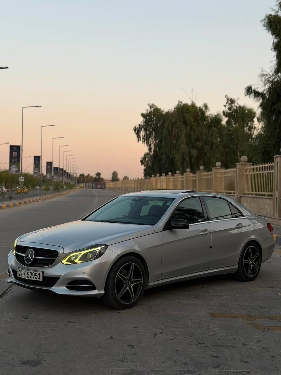 Mercedes Benz E-Class 200
موديل/ 2013 شكل جديد
مكينة/ 4 سلندر بنزين 2.0ليتر
ماشيه : 160الف

بدون صبغ و بدون حادث فقط دعاميه

گير و مكينة و كهربائيات كلها شرط 

فول مواصفات:
-سلايت 
-رادار امامى
 - كشنات جلد و شامو 
-حساسات امامى و خلفى
-سيستم ايكو 
- شفتات
- لايتات فول دايناميك و متحرك 
-اتو ستوب 
- سيدى بوكس
-كشنات هيتر 
- ليد داخلى 
- وبعد بيها مواصفات

سيارة جاهزة الحمدلله من كلشي بدون نقص
مكان سيارة: الموصل
رقم الموبايل/  ***********
سعر سيارة/ 170 ورقه وبيها مجال
