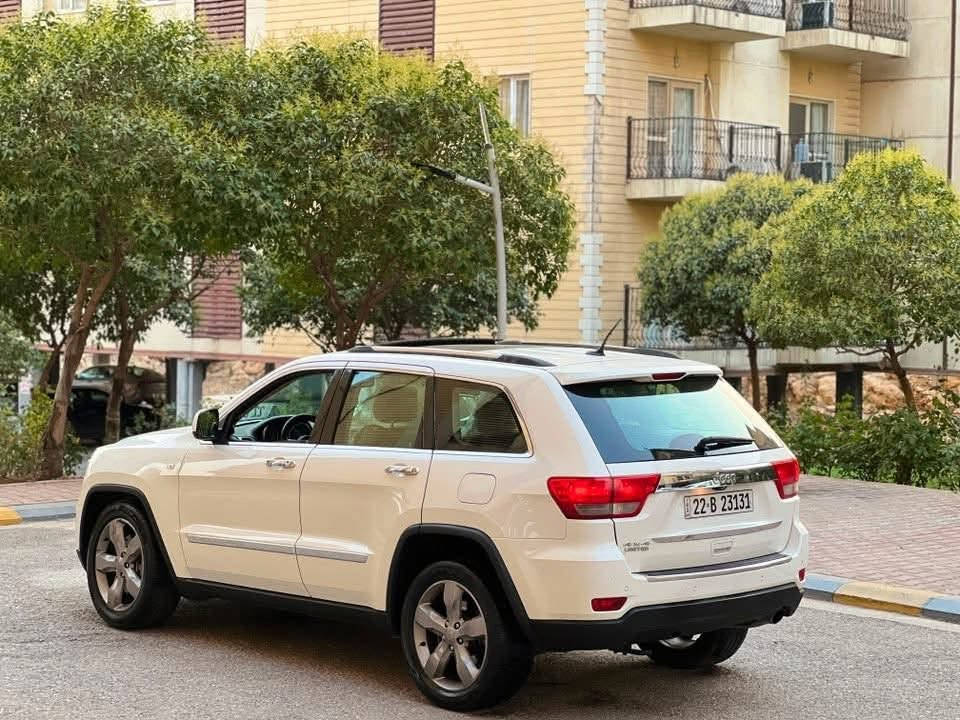 ٢٠١٢ خليجي لمتدد فول الفووول
مناقصها اي شي
شغل وطلع ترايك وين ماجان
باسمي تحويل ثاني يوم
بانورما فتحتين سقف
بيها قطعتين صبغ
صدر جديد 
تخم تاير
***********
