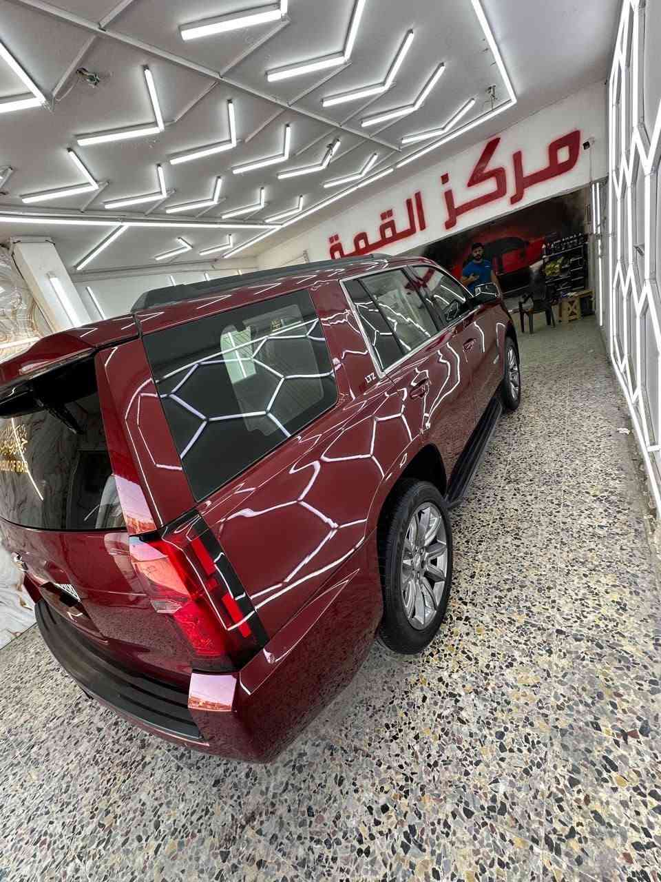 السلام عليكم
تاهو 2016 LTZ فول للاخير 
بدون قطره صبغ 
رقم بغداد دولي بأسمي هزه وسنويه وارقام جدد 
بيه فقط بنيد من أمريكا مبدل نفس لون بدون صبغ بدون دواخل 
الايرباكات شغاله 
ماشيه 130 الف 
مكينه 5300 8 سلندر 
بدون اي كلوب بلدشبول ماكو أي عطل 
المواصفات 
فتحه 
داتا شو الكتروني
شاشه جبيره وكامره خلفيه وحساسات اماميه خلفيه 
كشنات جلد 7 راكب منفصل سياحي
كشنات ثنينهن كهرباء وتدفئه وتبريد وخزن ميموري وكشن سائق رجاج
داخل لون بيجي ومطعم بصاج ملكي
رادار امامي وتحديد مسار 
سستم صوت دمام BOSE
ثلاجه 
قاصه
صندوك كهرباء 
شاشه تاب وسطيه 
الابريك والبانزين كهرباء 
تشغيل عن بعد
اناره داخليه بلاديه بلسياره 
ويل حجم 22 بلادي الاصلي 
وباقي مواصفات معروفه 
منظومه زنون عالي وناصي 
السياره كير ومكينه وصدر وتبريد مكفولات مابيه نقص 
مكانه بغداد الكرخ 
***********
السعر 290 وبيه مجال
