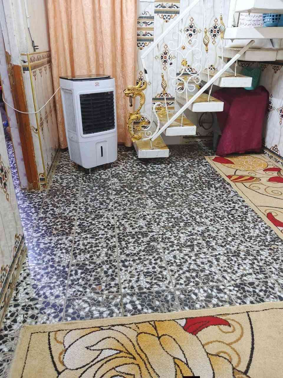بيت 64 متر للبيع  طابو زراعي بناء طابوق وبلوك مطعم يتكون من غرفه وصاله واستقبال ومطبخ وصحيات سطح كامل بناء كامل العنوان خلف مجمع عماد سكر مباشرتا قريب ع شارع العام شارع الحرفين الاتصال ع هذة الرقم ***********
