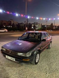 سيارة كورلا موديل ١٩٩١ السيارة بيها ضربة بسيطة باب خلف سايق كير و مكين...