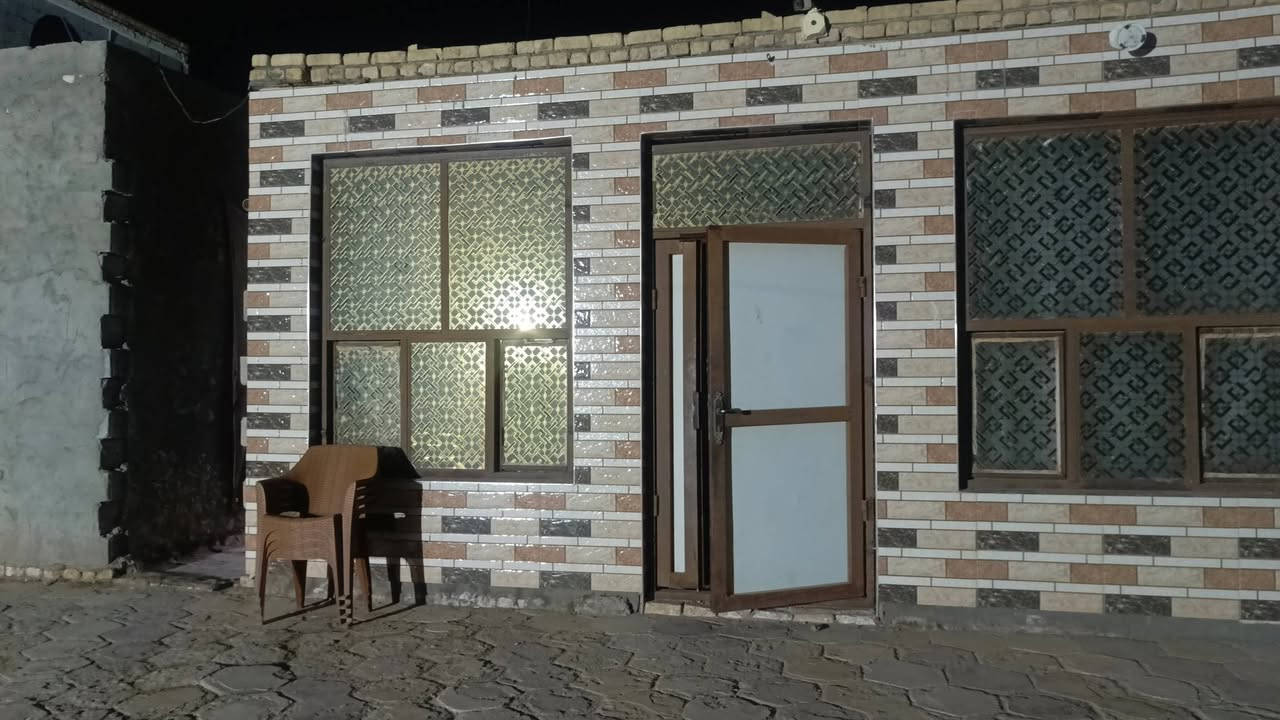 دار للبيع مساحه 400م  اقرار محكمه زراعي السكك يبعد عن بيوت الطابو 100متر
المنطقة مخدومه بكافه الخدمات ماء كهرباء نت ضوئي مقرنص مجاري البيت يفتح على شارعين أمام البيت وخلف البيت 

بناء جديد 

السعر خاص ***********
