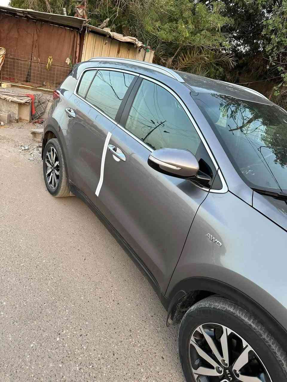 اسبورتج ٢٠١٨ وارد كندي 
ضرر دعاميه وبنيد ومصلح نفسه ضرر سطحي 
بصمه 
كشن السائق كهرباء 
تدفئه الكشنات 
تدفئه استيرن 
ثلاث انظمه قياده 
فور ويل 
مانع انحدار 
مانع تزحلق 
نظام نزول المنحدرات
كامره دواره 
كشنات جلد 
تبريد ثلج منظومه جديده 
رقم اربيل باسمي 
السعر ١٥٥ وبي مجال
***********
