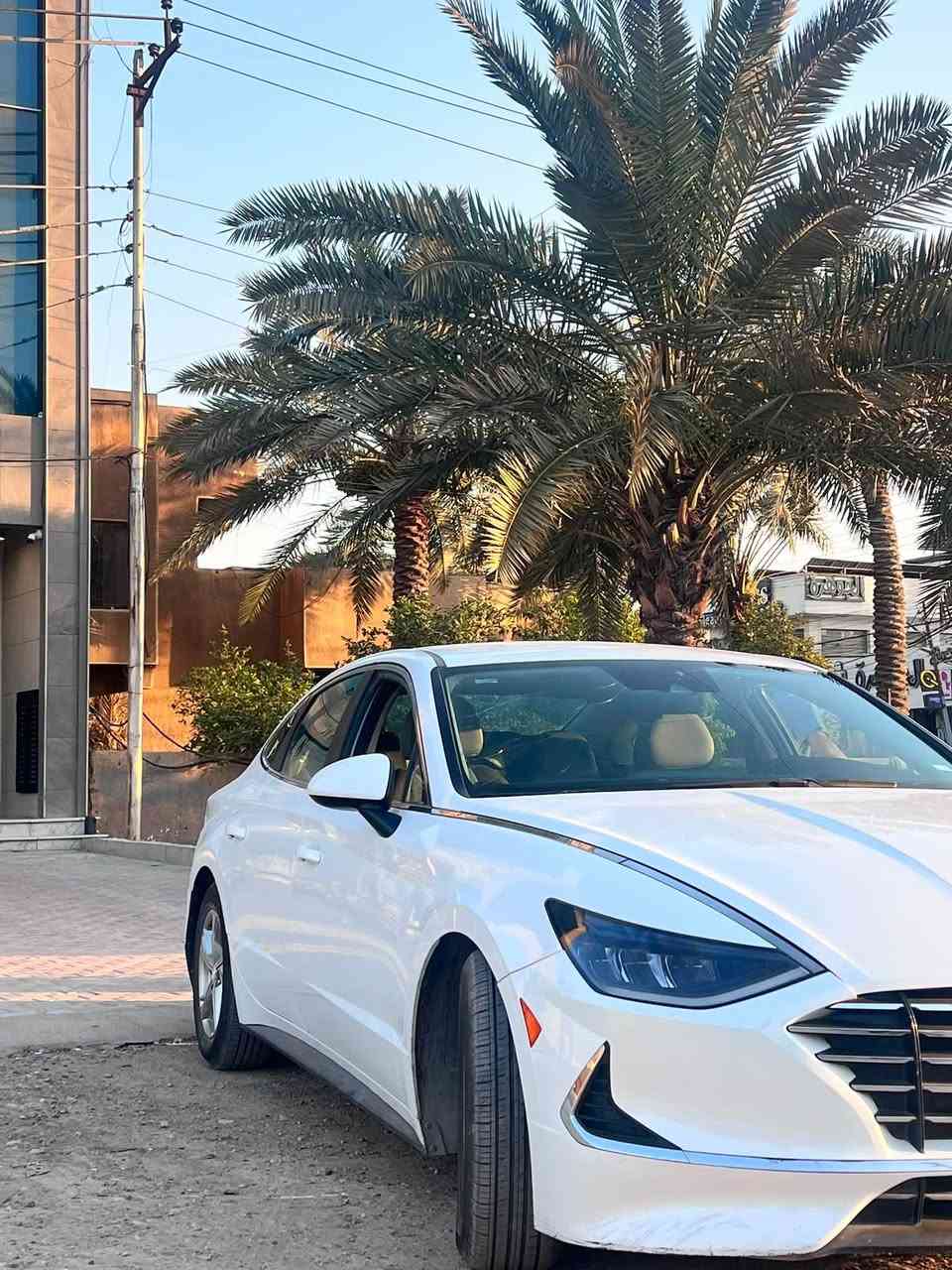 سوناتا ٢٠٢١
رقم بغداد لون ابيض مواصفات عاديه 
كير دكم حساس امامي رادار امامي قياده ذاتيه تحديد مسار 
كروز  سرعه  هاندبريك بصمه
تخم تاير جديد 
 حادث خلفي جنطه  وشبر بالجاملغ 
وبيها كلير من امريكا صفحه السايق منعده الجاملغ الامامي 
مكاني الغزاليه بغداد 
سعرها ١٣٧ وبيها مجال 
***********
