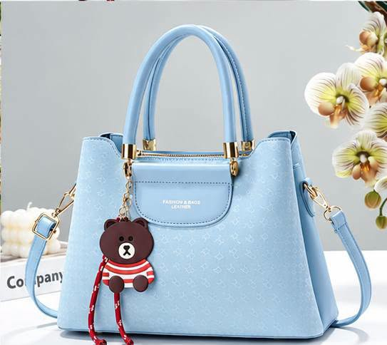 اختاري حقيبتچ اللي تكمل إطلالتچ وتضيفلچ لمسة أنوثة راقية 🤍👜
تشكيلة مميزة من الحقائب النسائية، موديلات أنيقة وألوان جميلة تناسب كل ذوق وكل مناسبة 🌸
السعر صدمه ونار 🔥🔥🔥🔥#ب١٧ الف فقط 
متوفره حسب الالوان المرفقه في الصور 
 
#اذا_حبيتي_تكون_اطلالتج_مميزه راسلينا ع البيج 
او الاتصال ع الرقم ✅️***********✅️

  #التوصيل لكل محافظات العراق(5) الف فقط 
#توجد_خدمة_توصيل_المسيب_وكافة_محافظات_العراق

العنوان بوتيك رزان للالبسه النسائيه🔥  بابل 🔥المسيب🔥 شارع المستشفى🔥 بمجمع مضر النجار مجاور دودي شوب 
بوتيك رزان للالبسه النسائيه 
 
رابط قناتنا ع التليكرام  https://t.me/alwrood996

رابط صفحتنا ع الانستغرام https://instagram.com/alwr.ood9?igshid=ZGUzMzM3NWJiOQ==    تشرفونا وتنورونا
